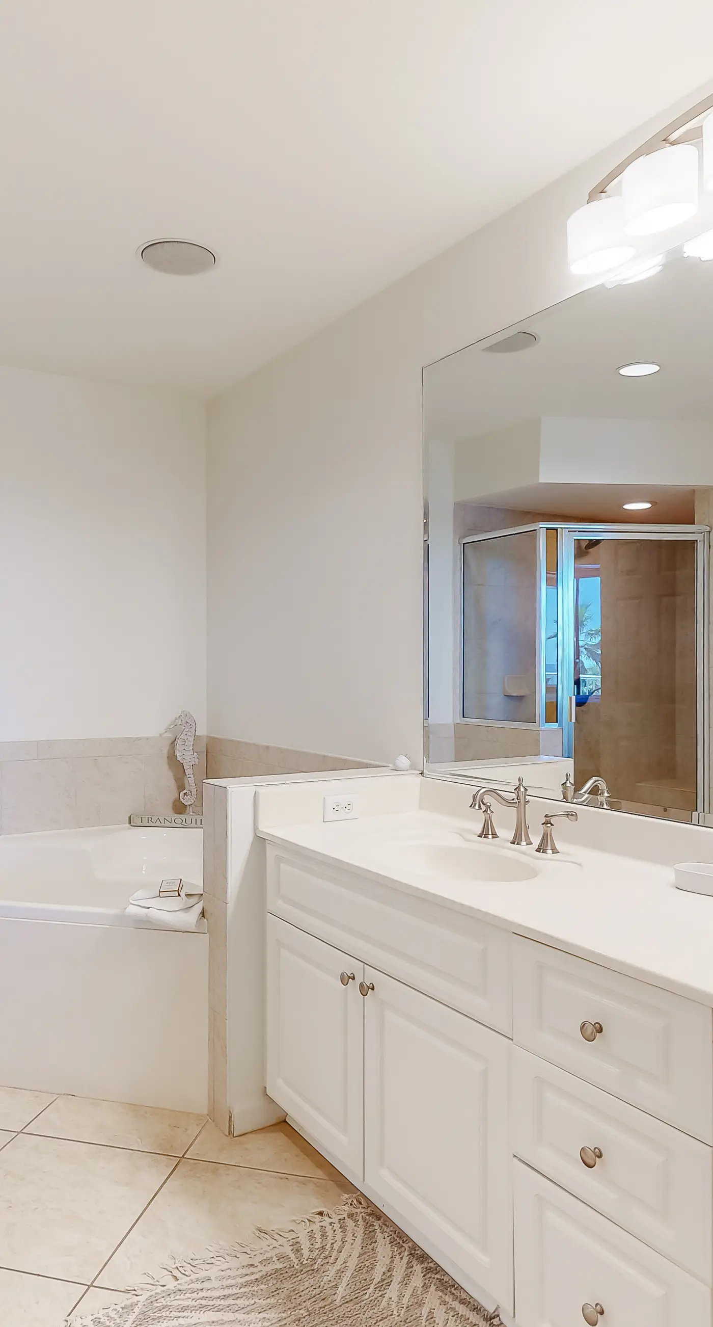 Amazing second-floor condo with Gulf View, fitness center, pools & beach access