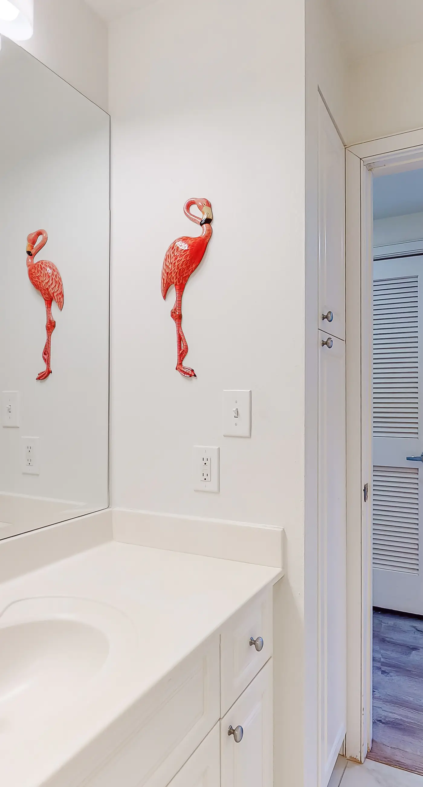 Amazing second-floor condo with Gulf View, fitness center, pools & beach access