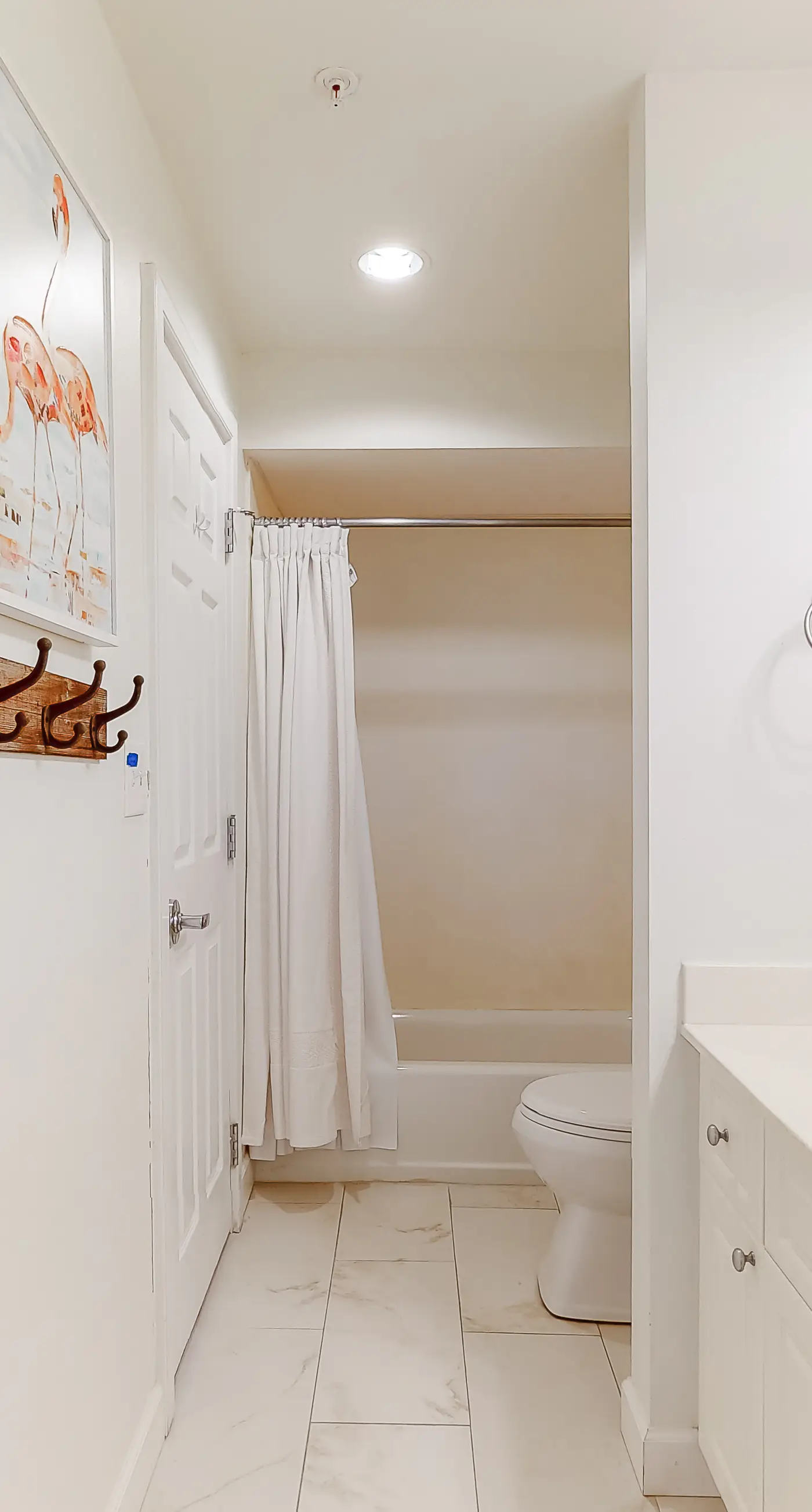 Amazing second-floor condo with Gulf View, fitness center, pools & beach access