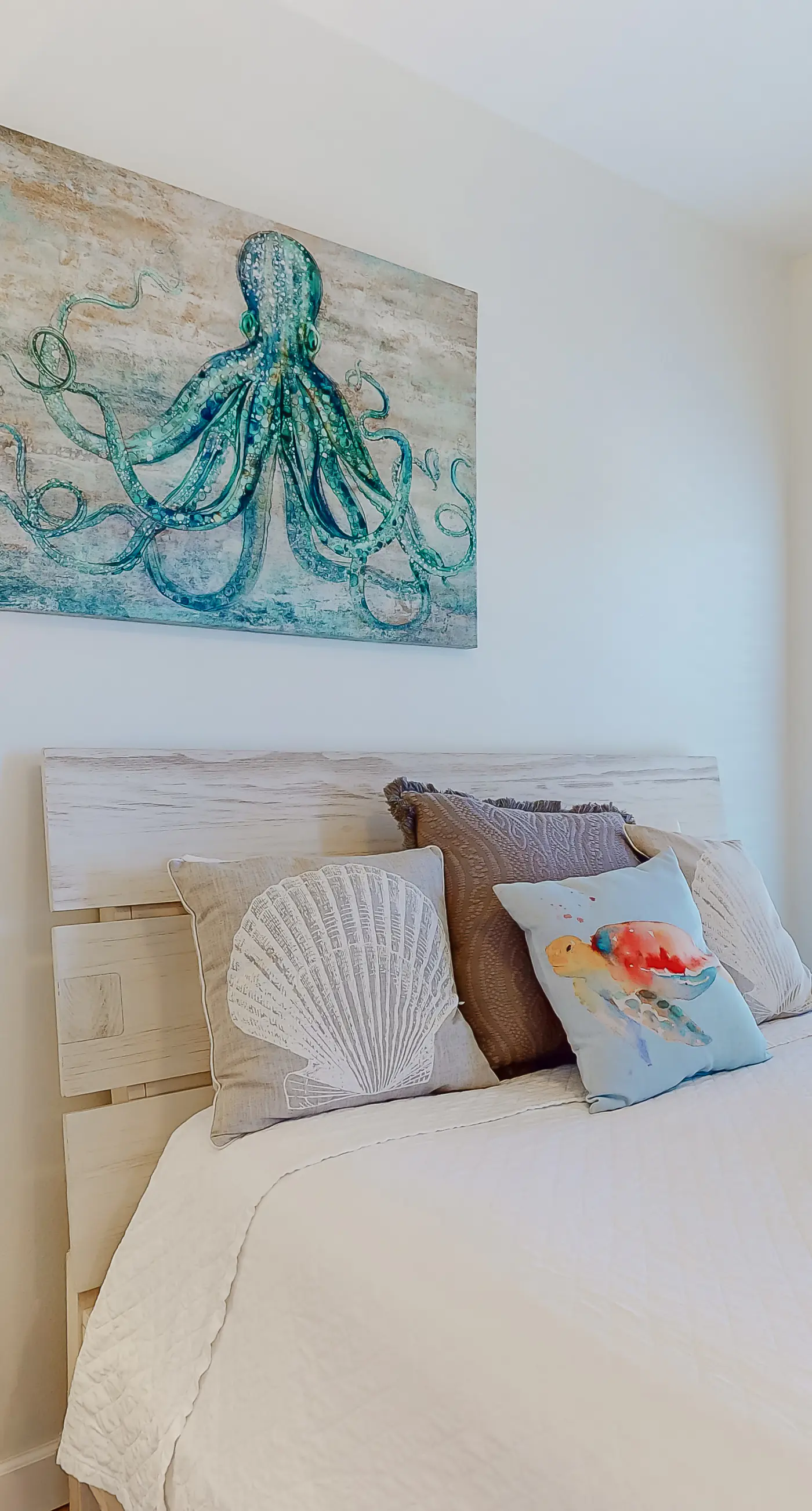 Amazing second-floor condo with Gulf View, fitness center, pools & beach access