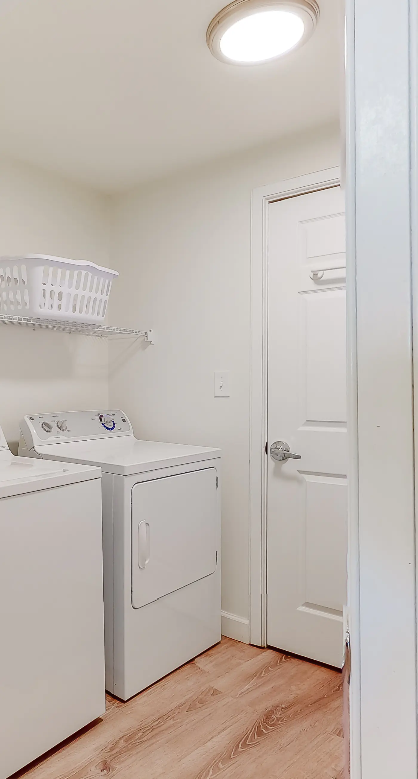 Amazing second-floor condo with Gulf View, fitness center, pools & beach access