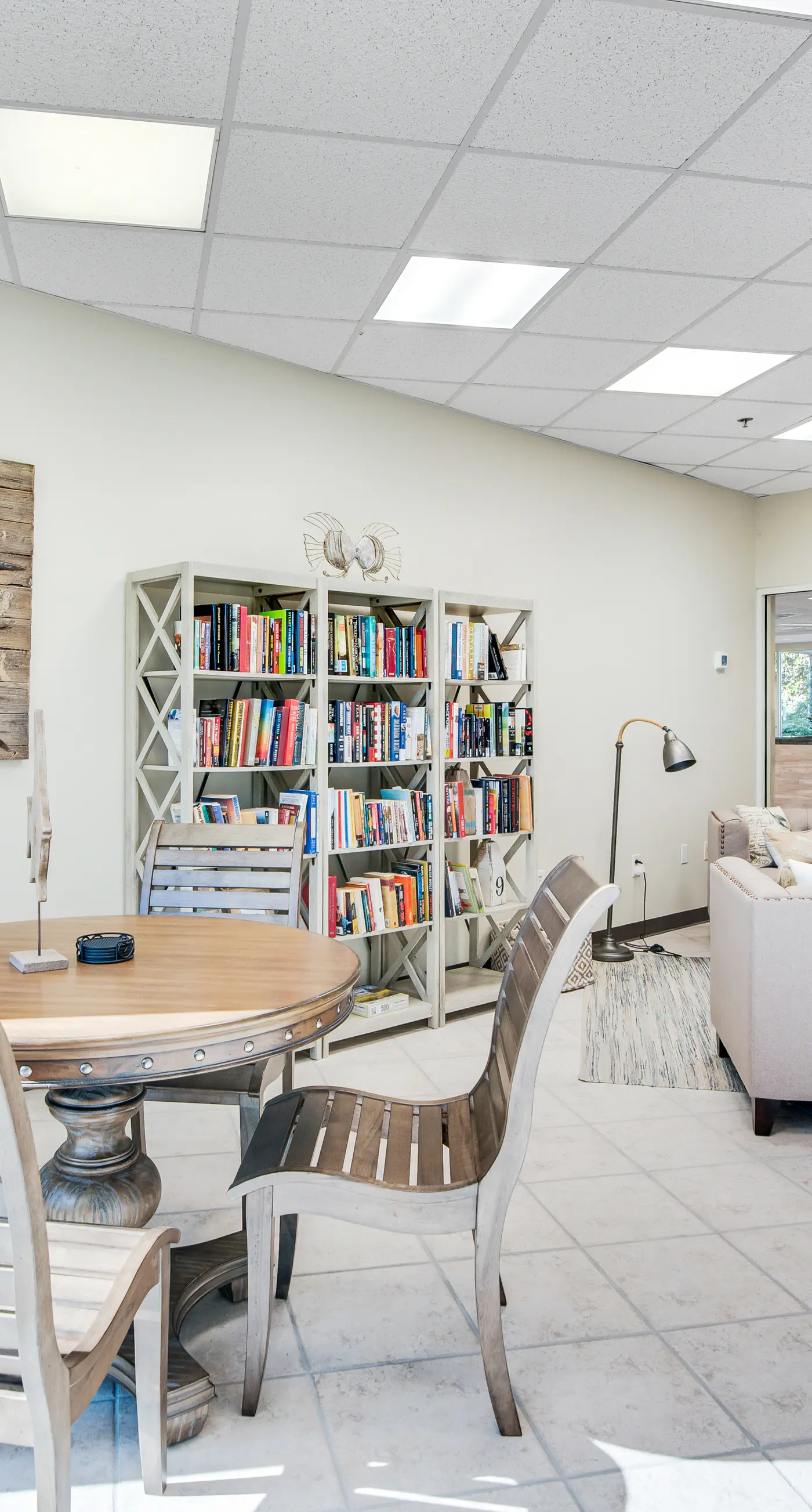 Amazing second-floor condo with Gulf View, fitness center, pools & beach access