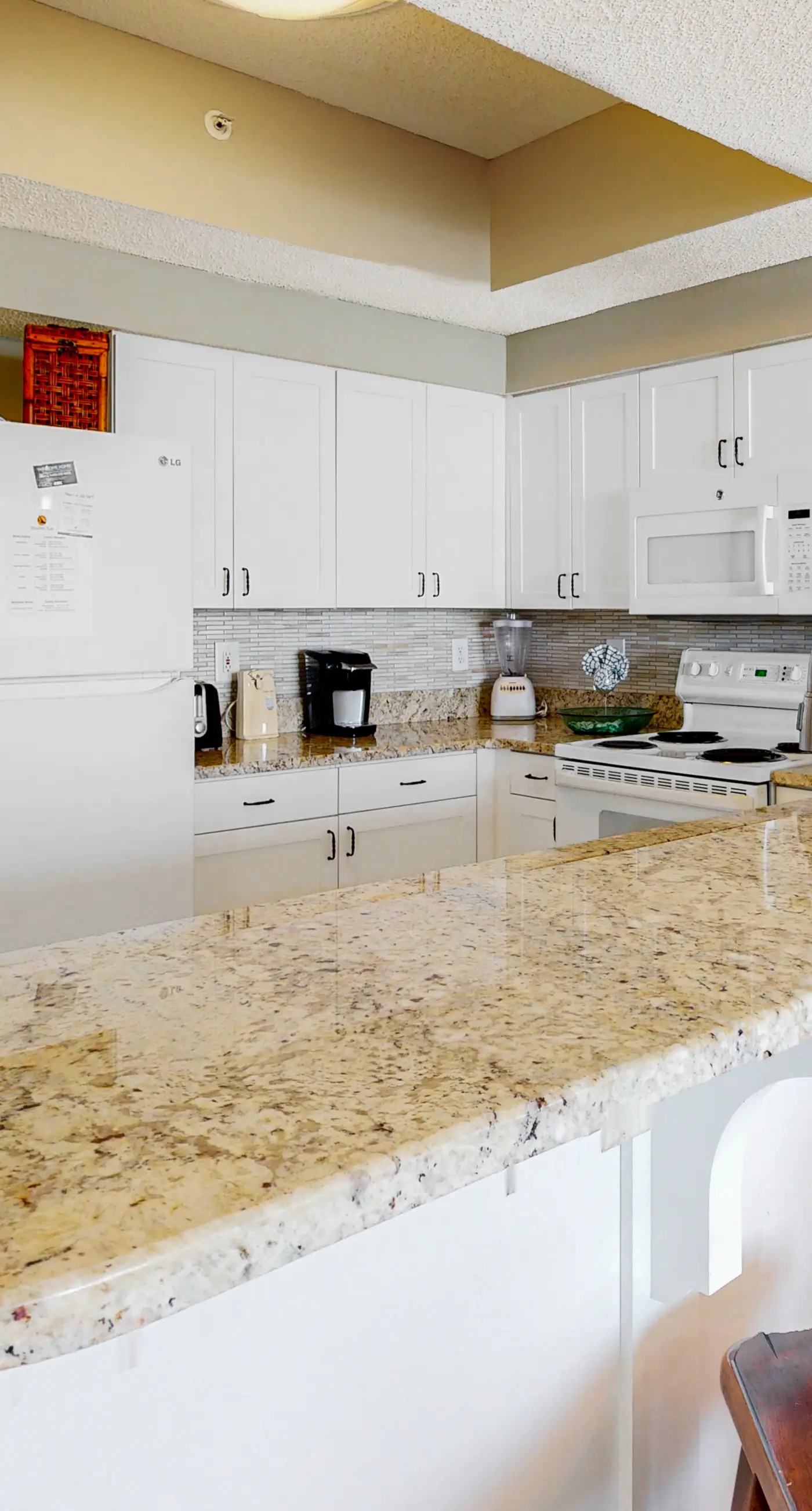 5th Floor Bright gulf view condo, Steps to the beach, Near Everything