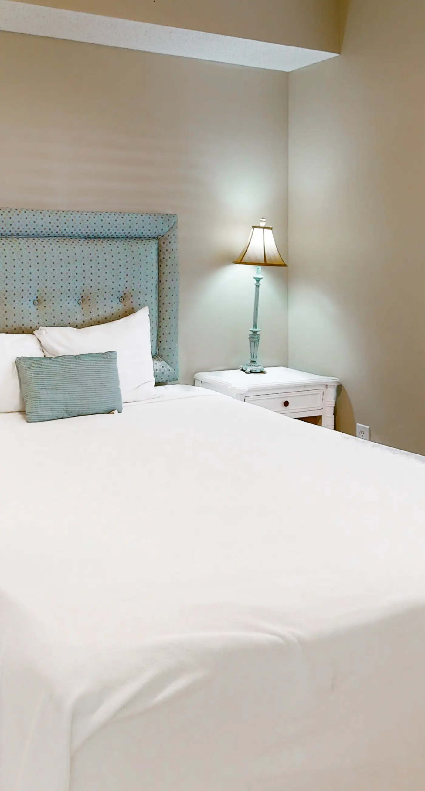 5th Floor Bright gulf view condo, Steps to the beach, Near Everything