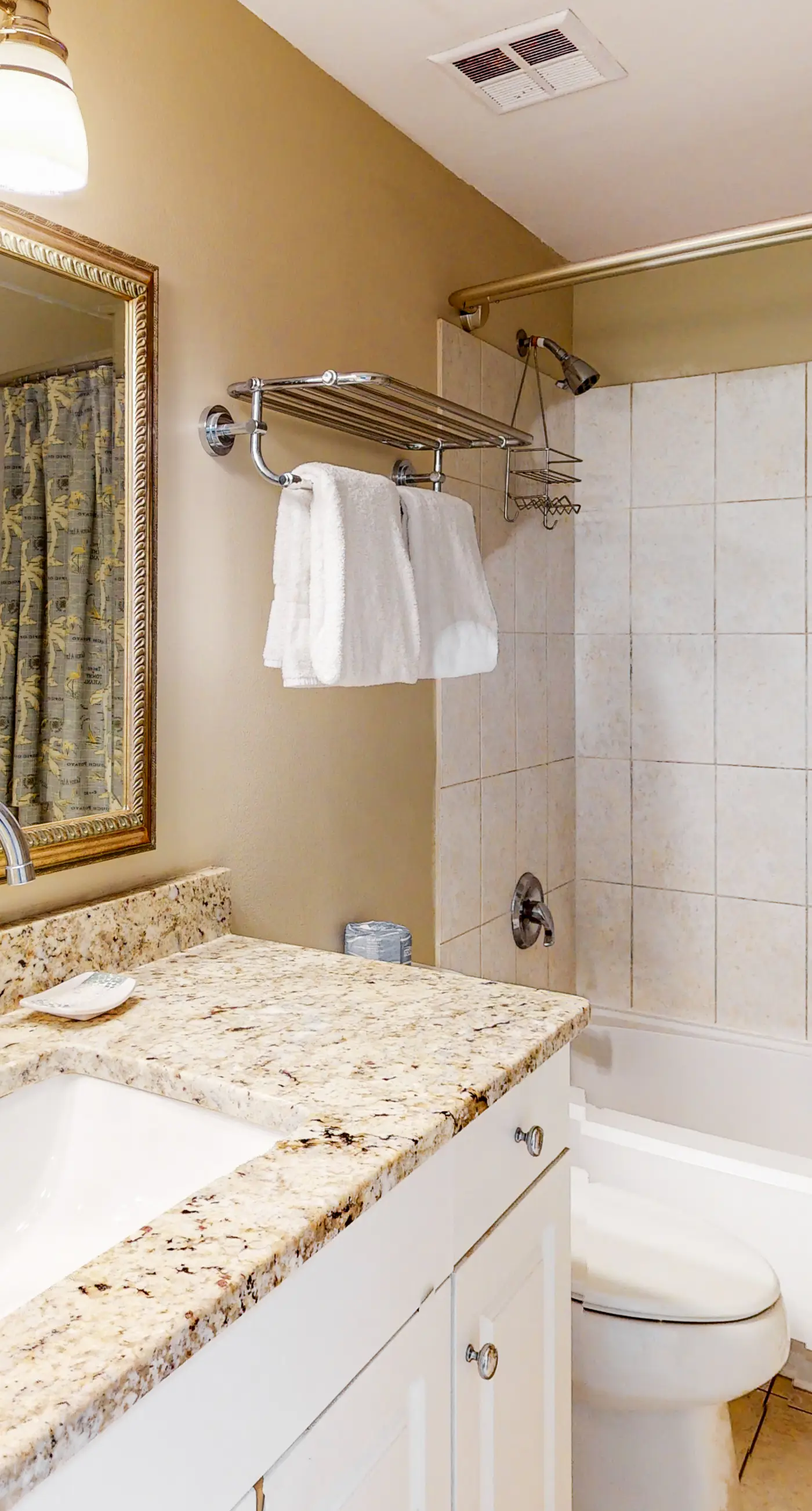 5th Floor Bright gulf view condo, Steps to the beach, Near Everything