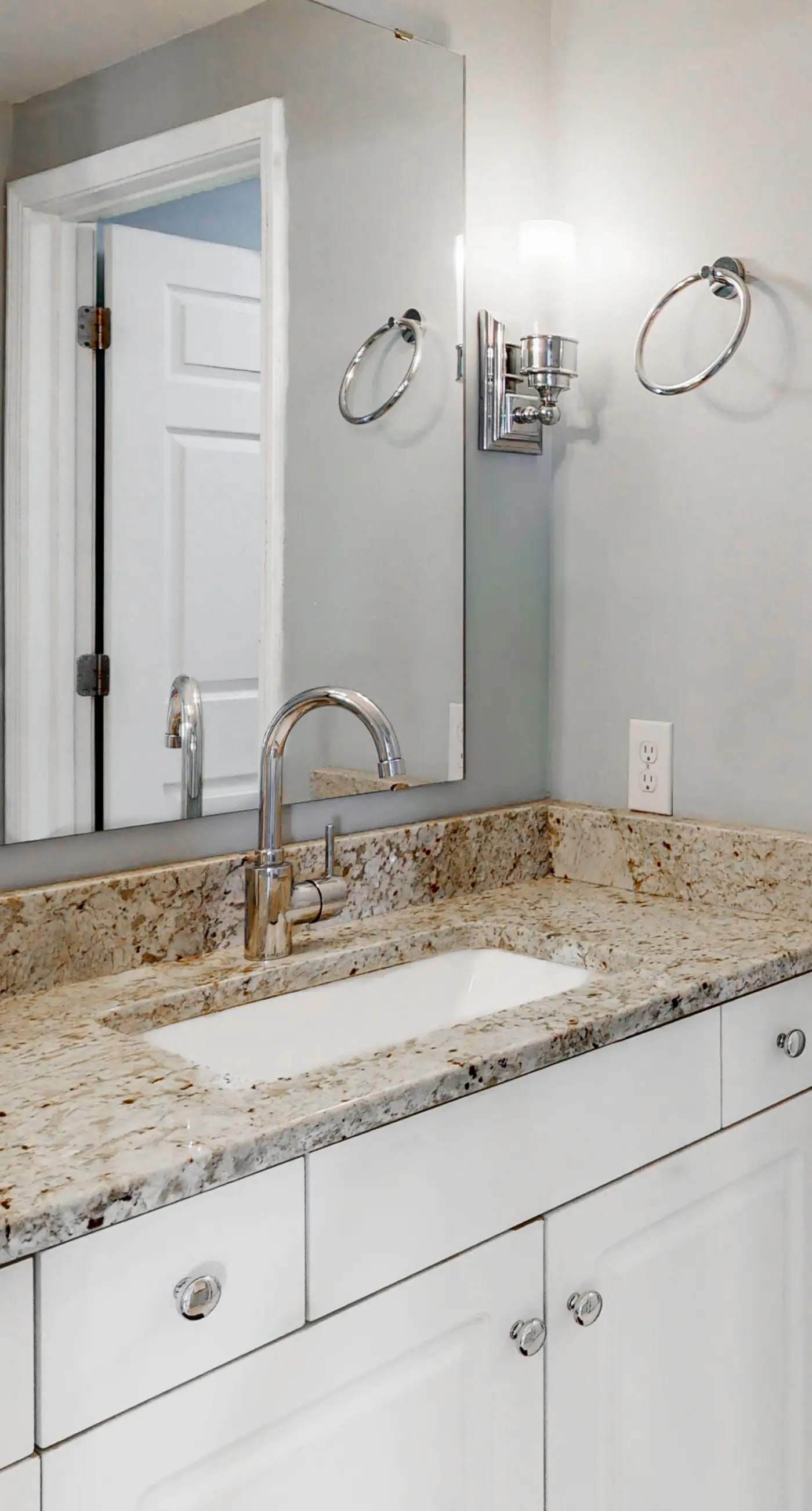 5th Floor Bright gulf view condo, Steps to the beach, Near Everything