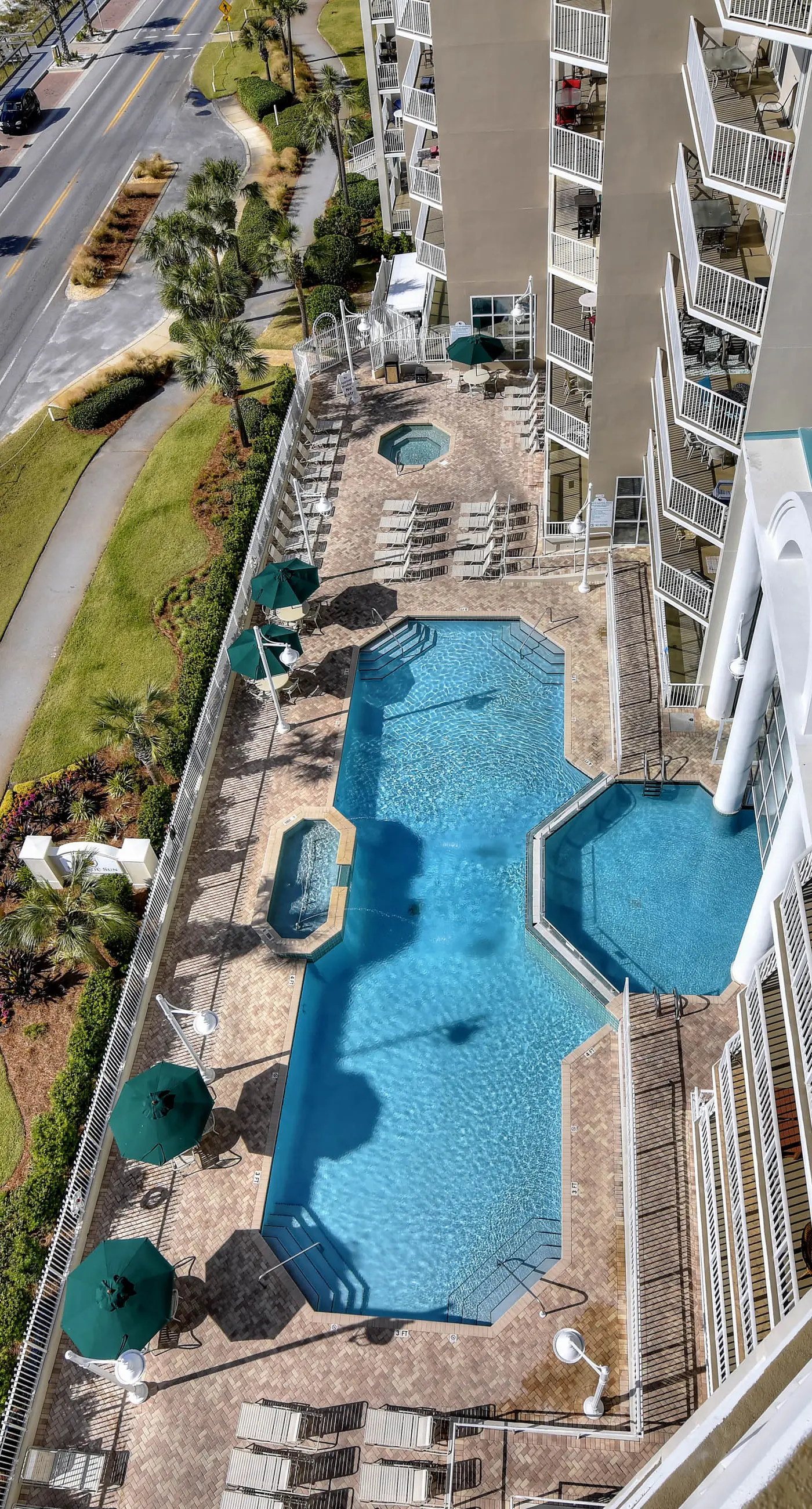 5th Floor Bright gulf view condo, Steps to the beach, Near Everything