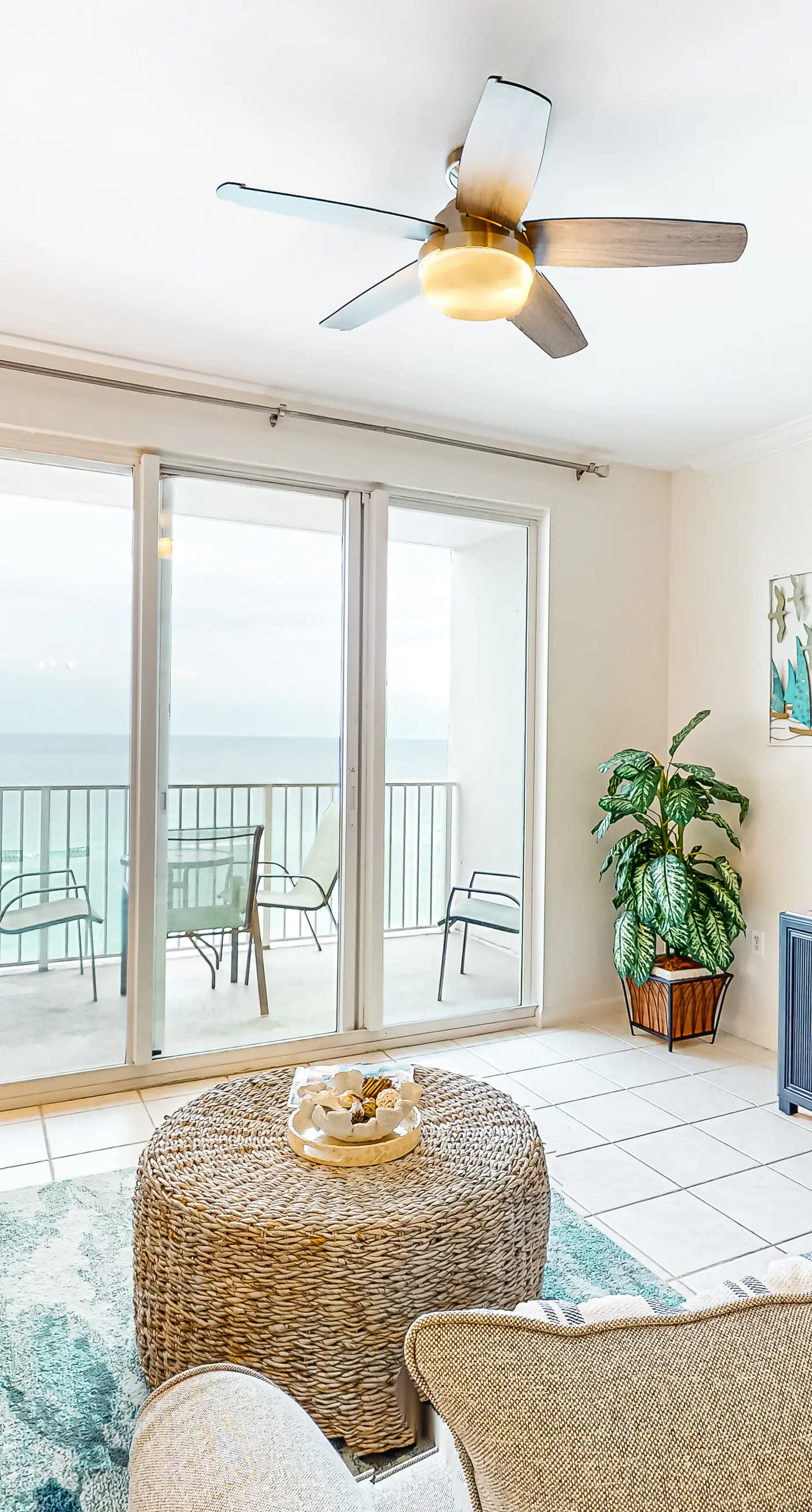 Beachfront condo with shared pool, hot tub, tennis court, & central AC