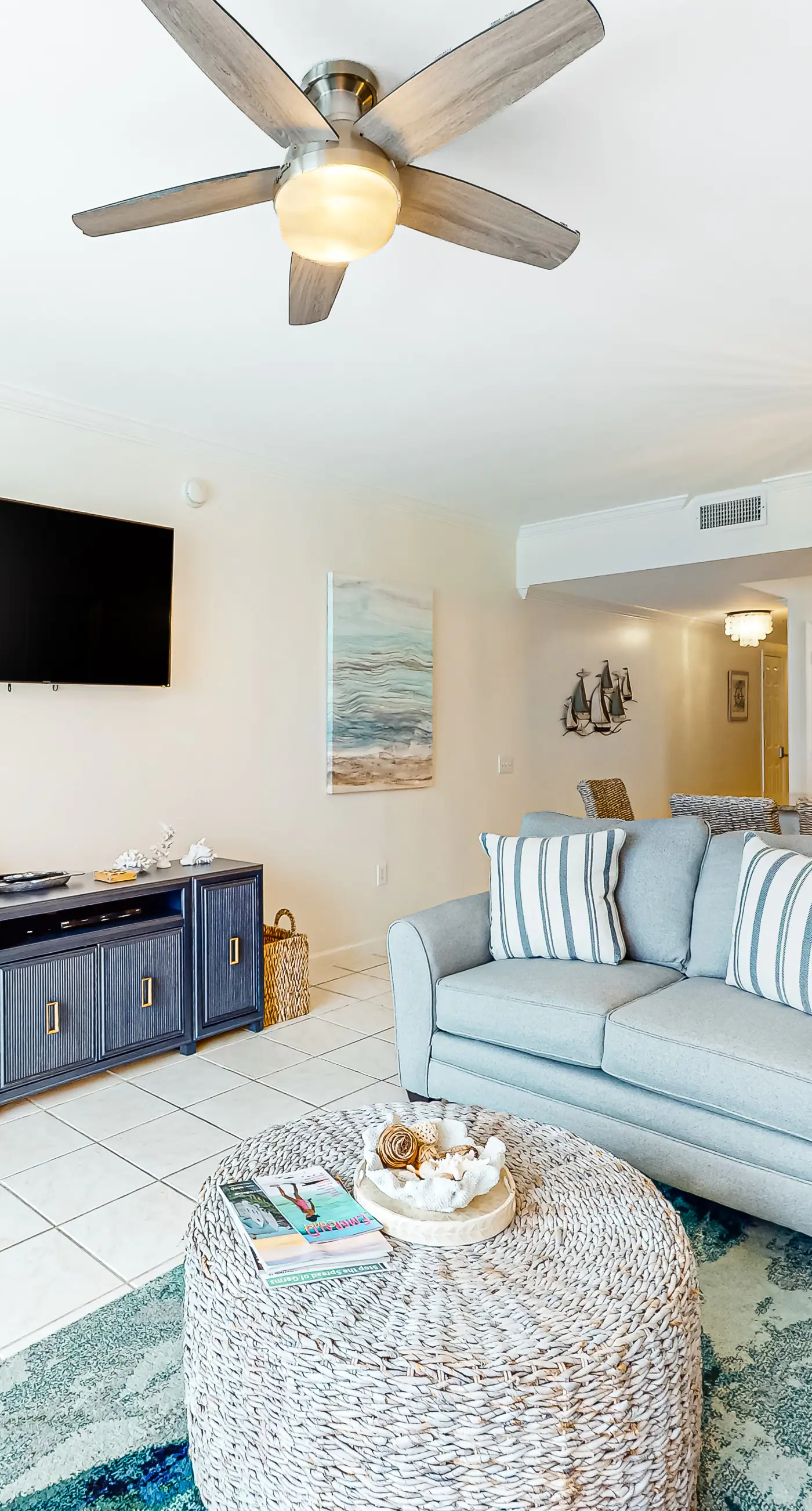 Beachfront condo with shared pool, hot tub, tennis court, & central AC