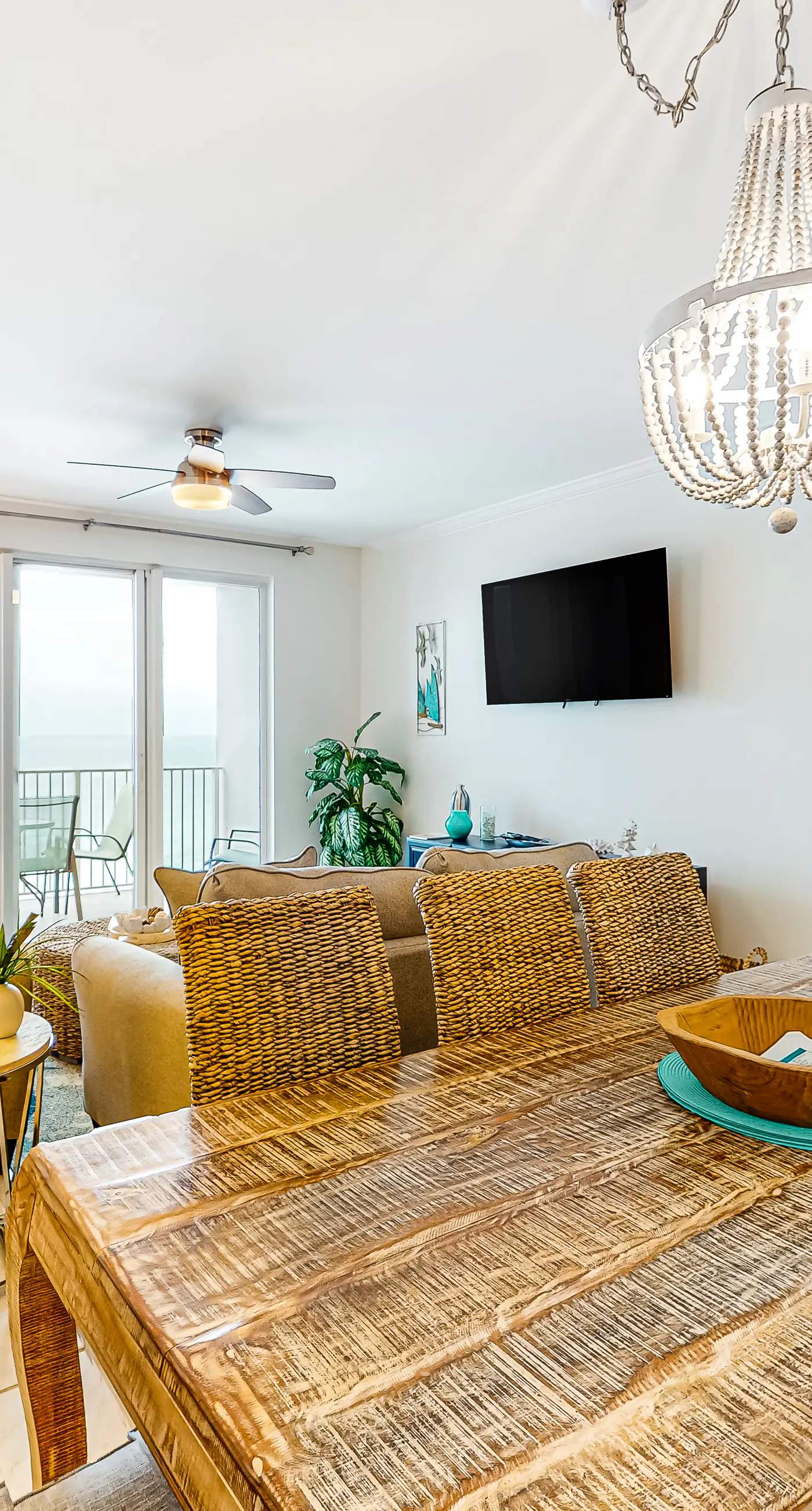Beachfront condo with shared pool, hot tub, tennis court, & central AC