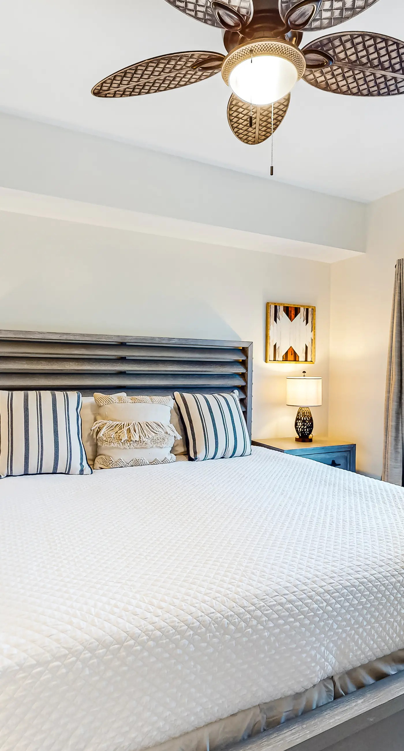 Beachfront condo with shared pool, hot tub, tennis court, & central AC