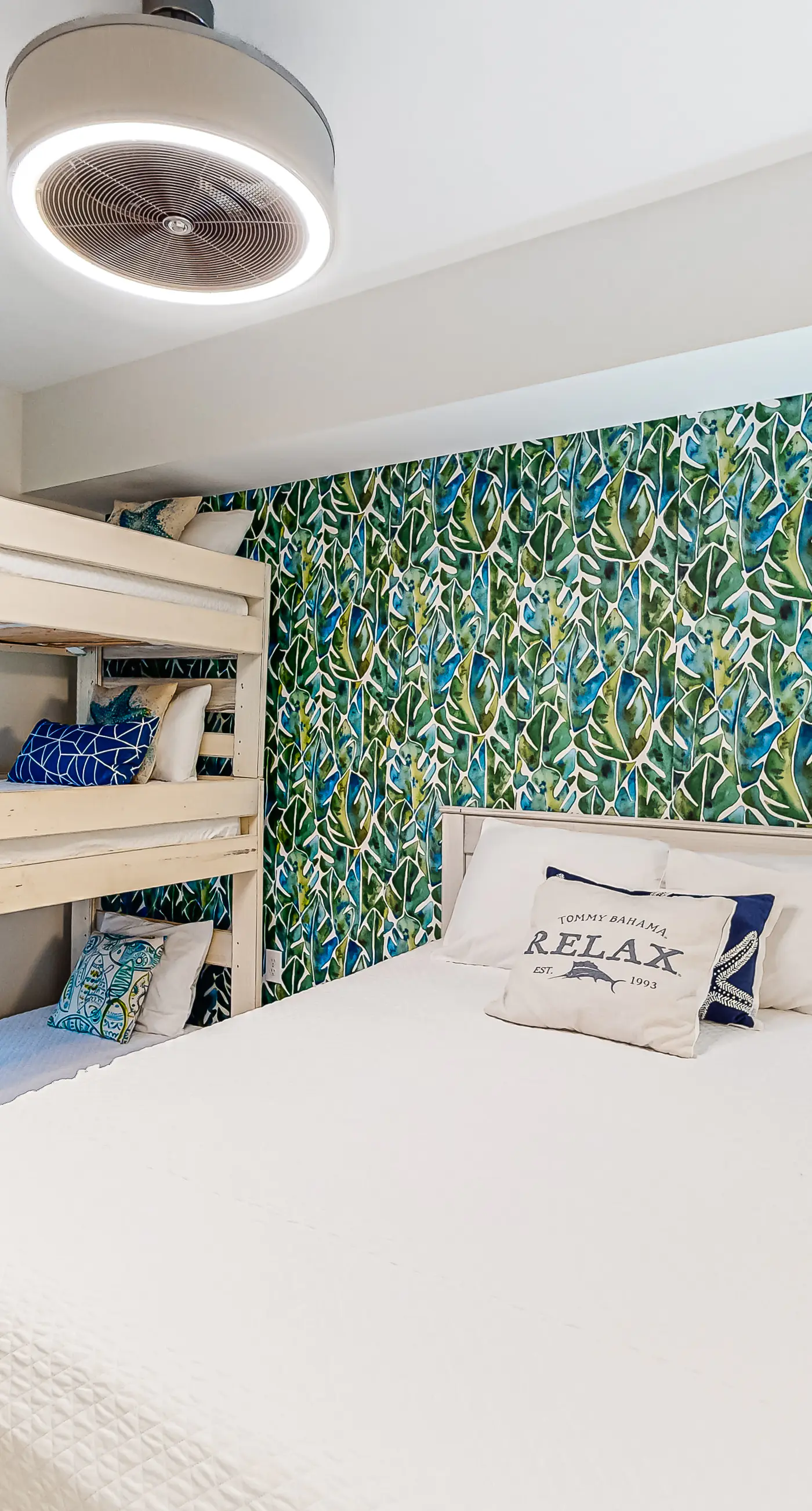 Beachfront condo with shared pool, hot tub, tennis court, & central AC