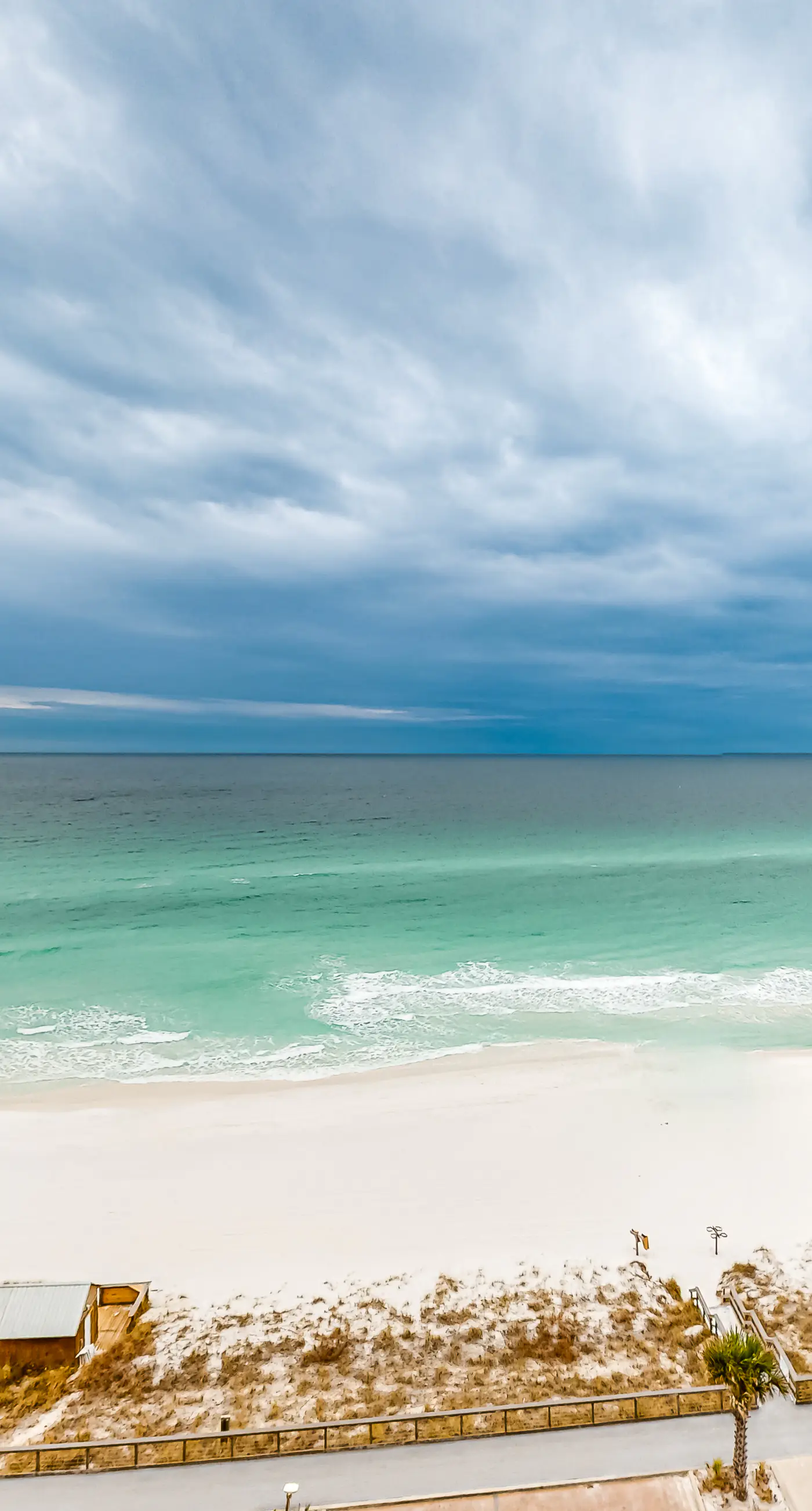 Beachfront condo with shared pool, hot tub, tennis court, & central AC