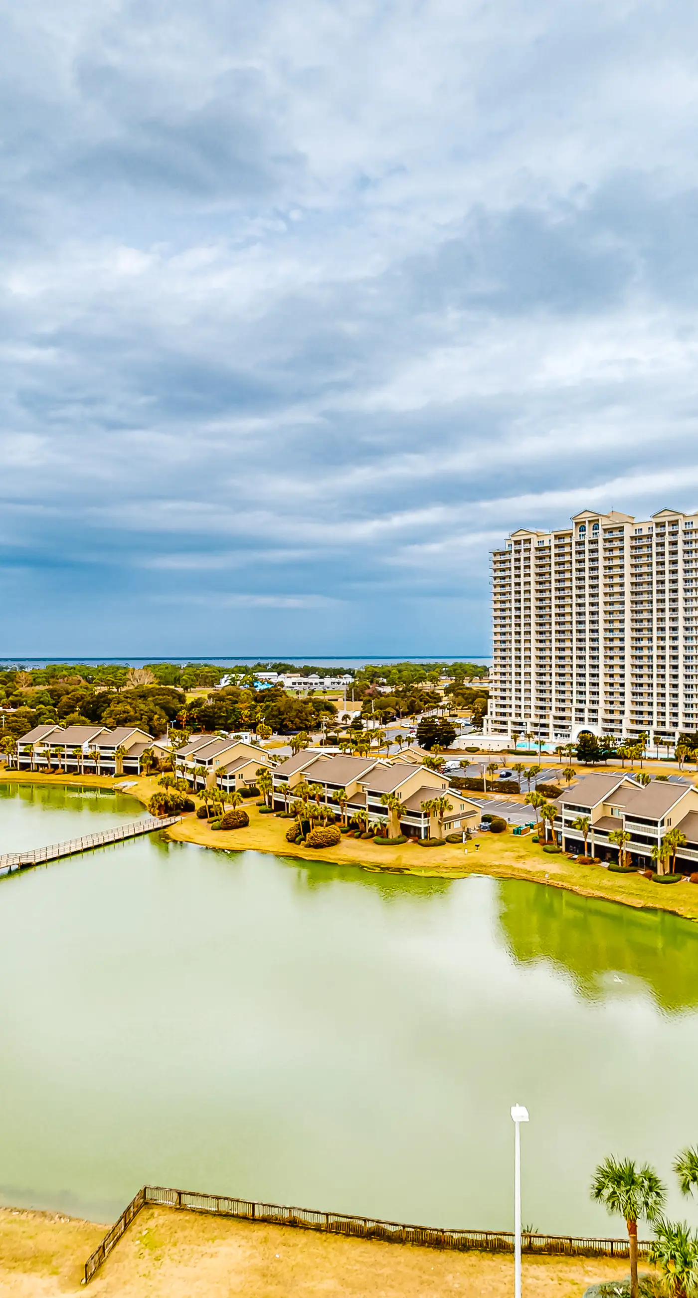 Beachfront condo with shared pool, hot tub, tennis court, & central AC