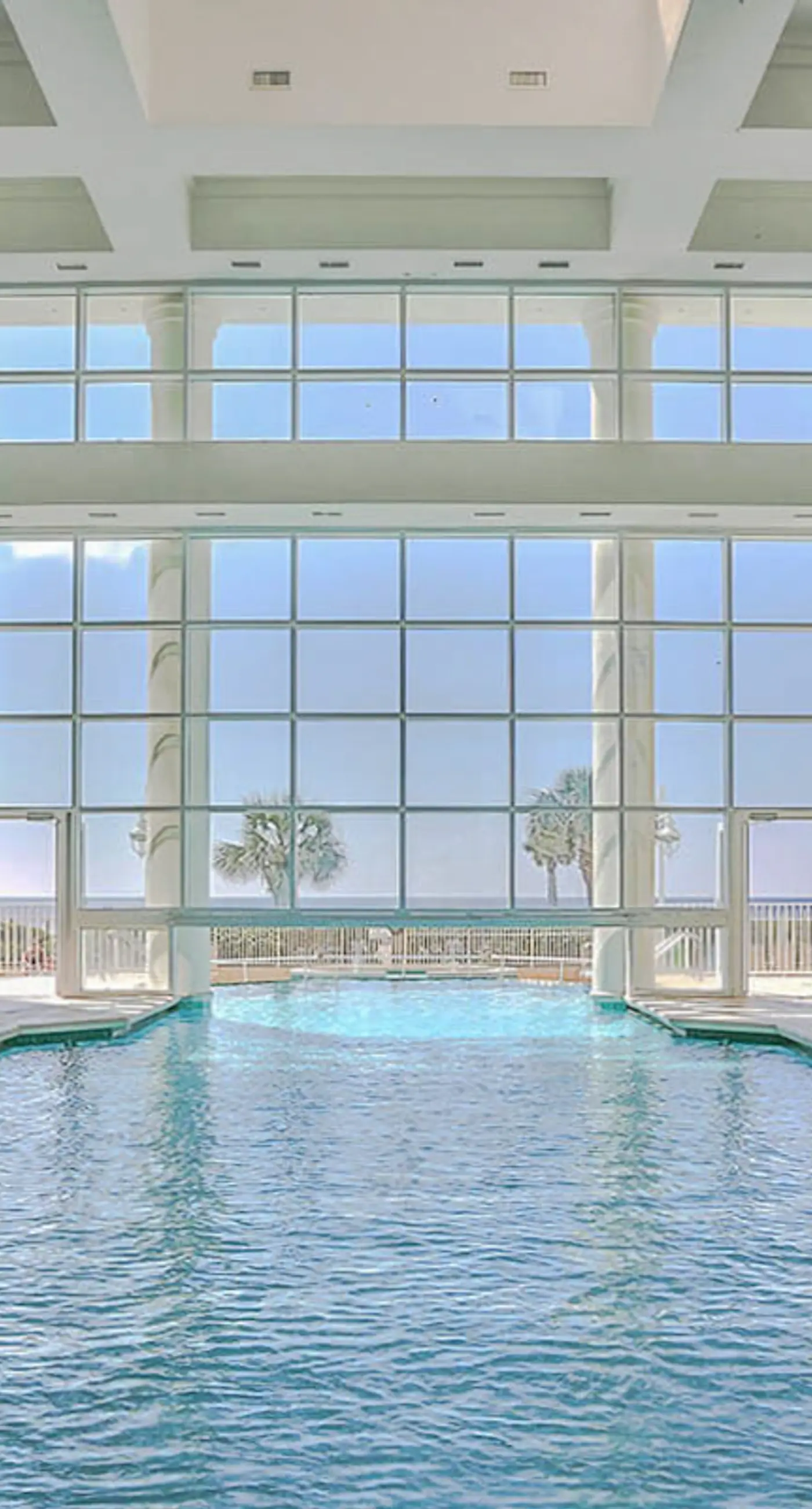 Beachfront condo with shared pool, hot tub, tennis court, & central AC