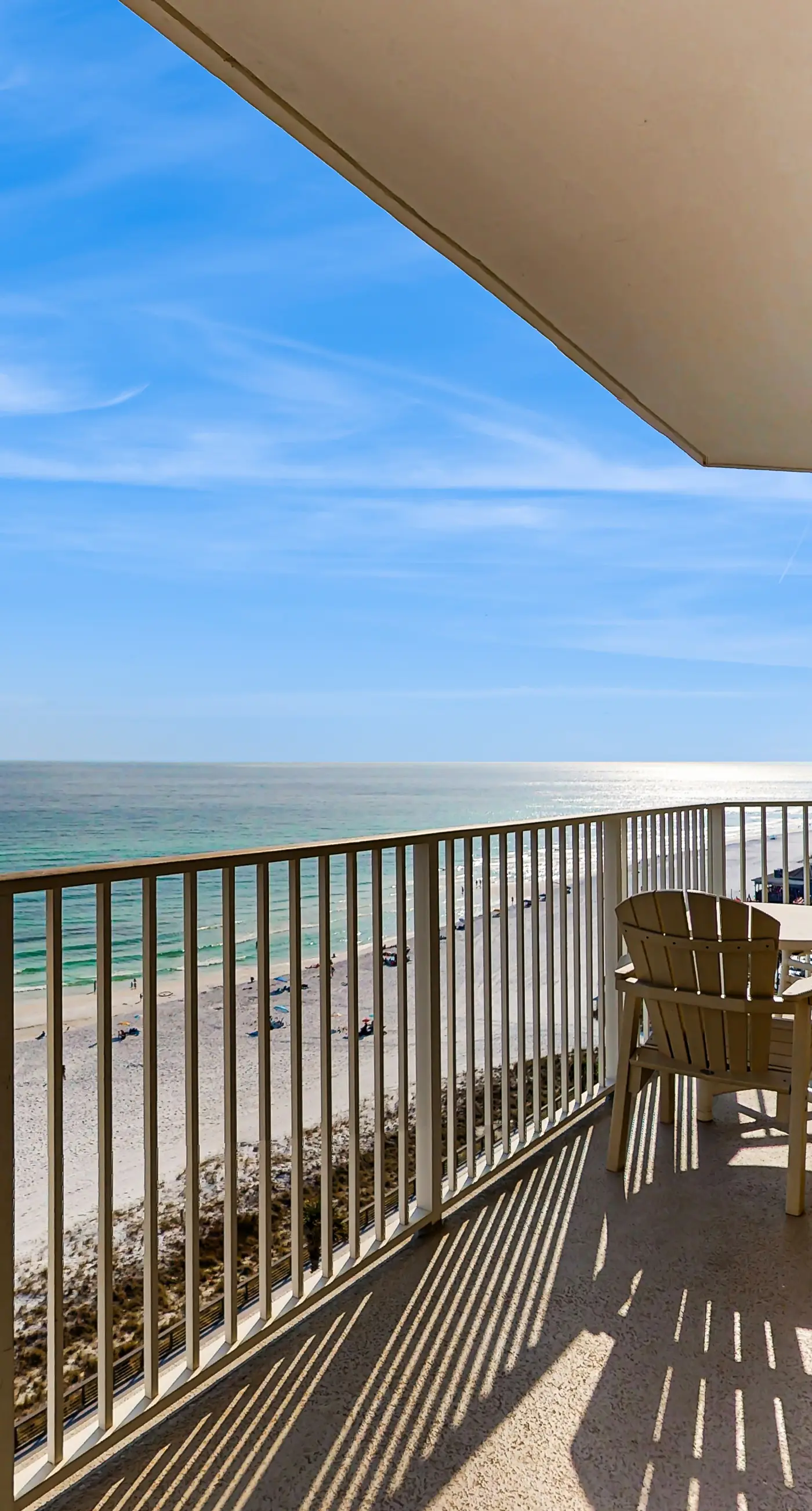 Large, beachfront condo w/ a furnished balcony, shared pools, hot tub, & tennis