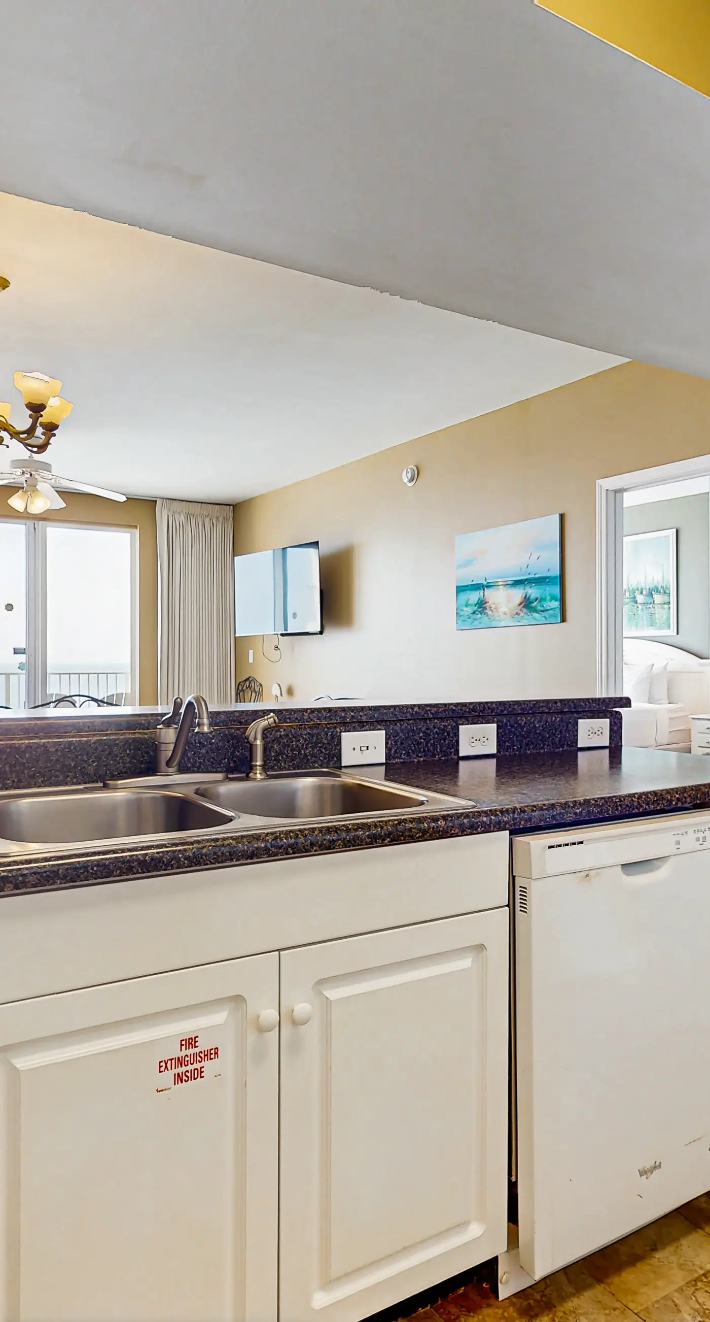 Large, beachfront condo w/ a furnished balcony, shared pools, hot tub, & tennis