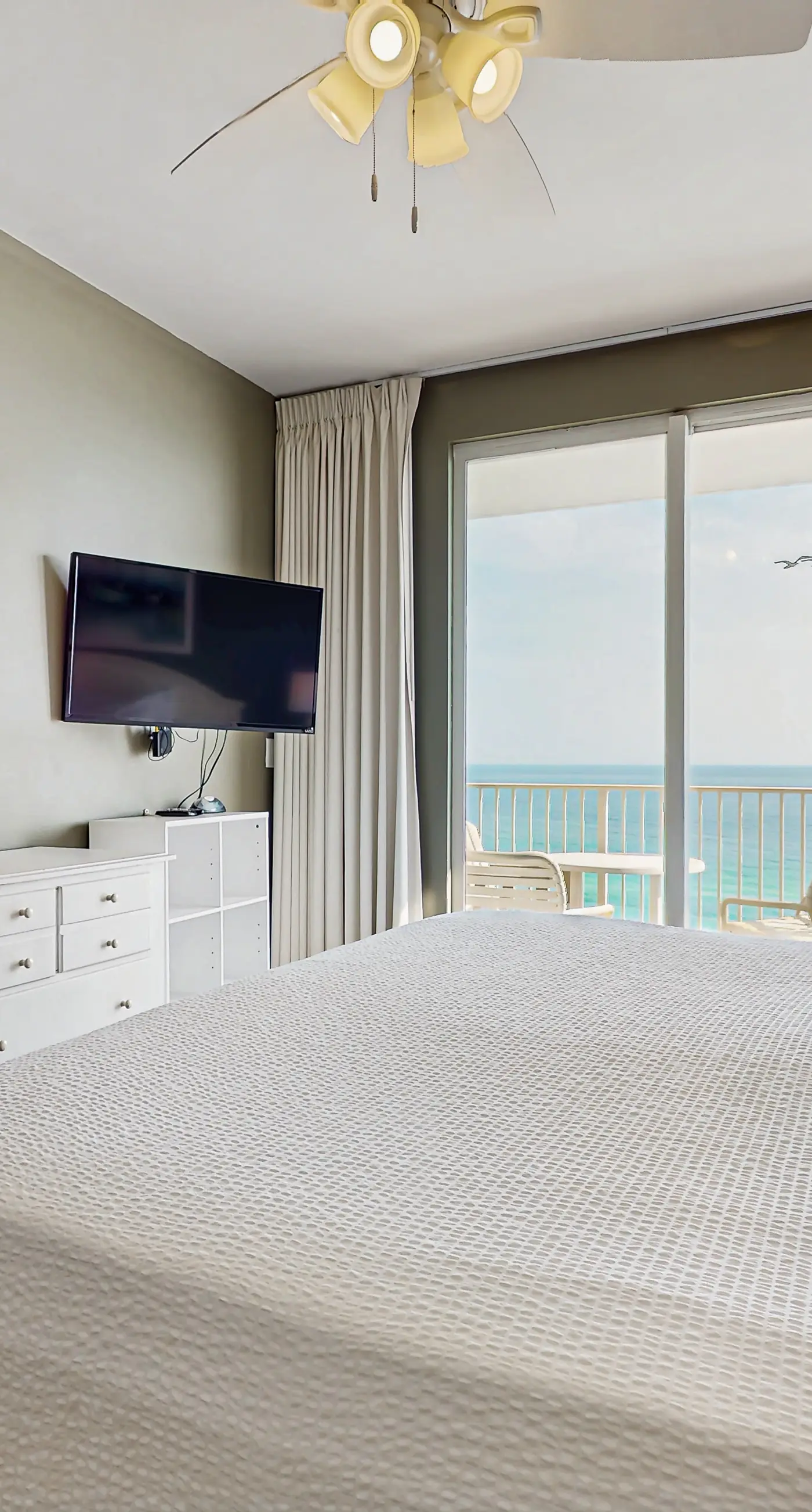 Large, beachfront condo w/ a furnished balcony, shared pools, hot tub, & tennis