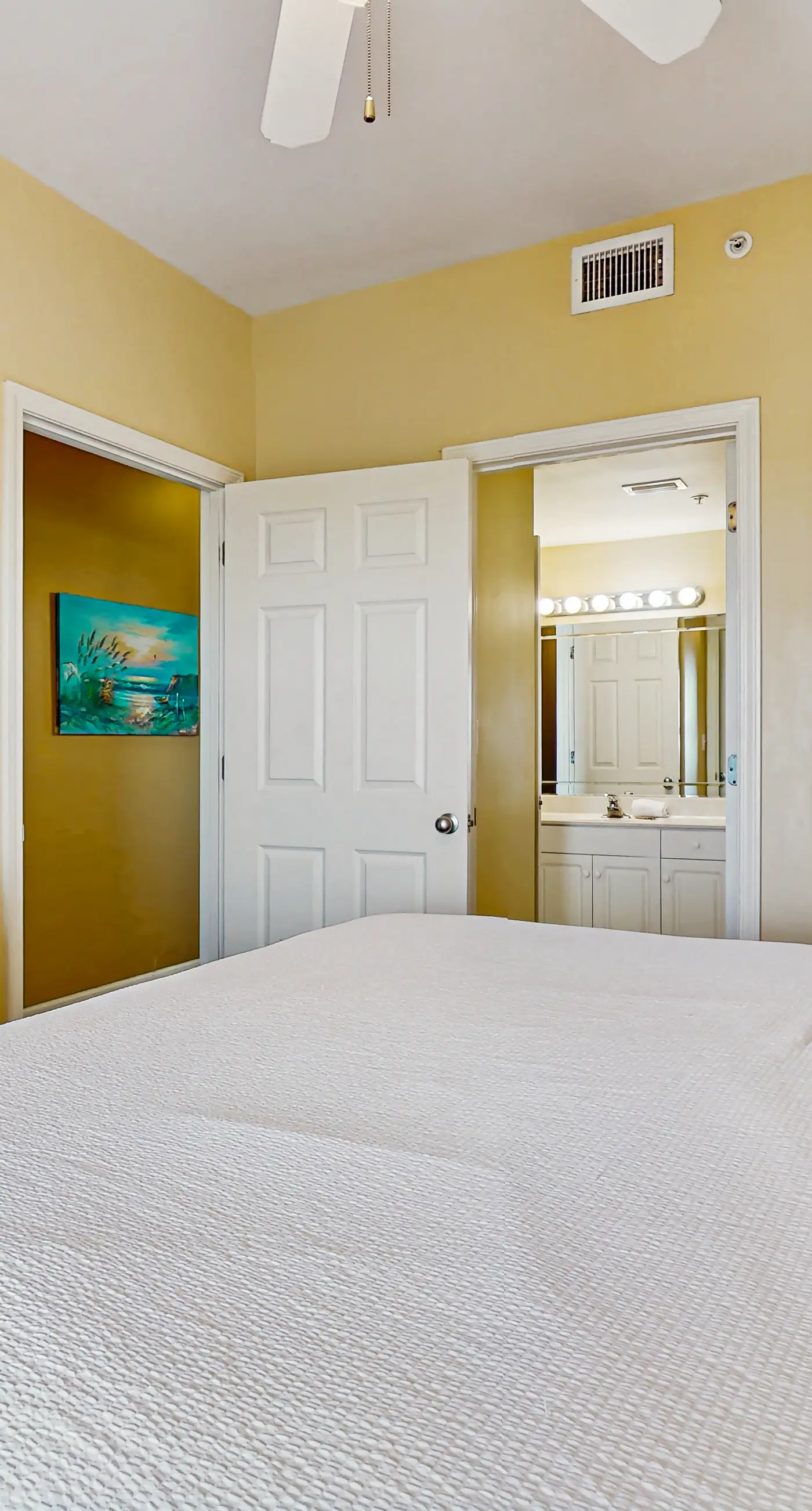 Large, beachfront condo w/ a furnished balcony, shared pools, hot tub, & tennis