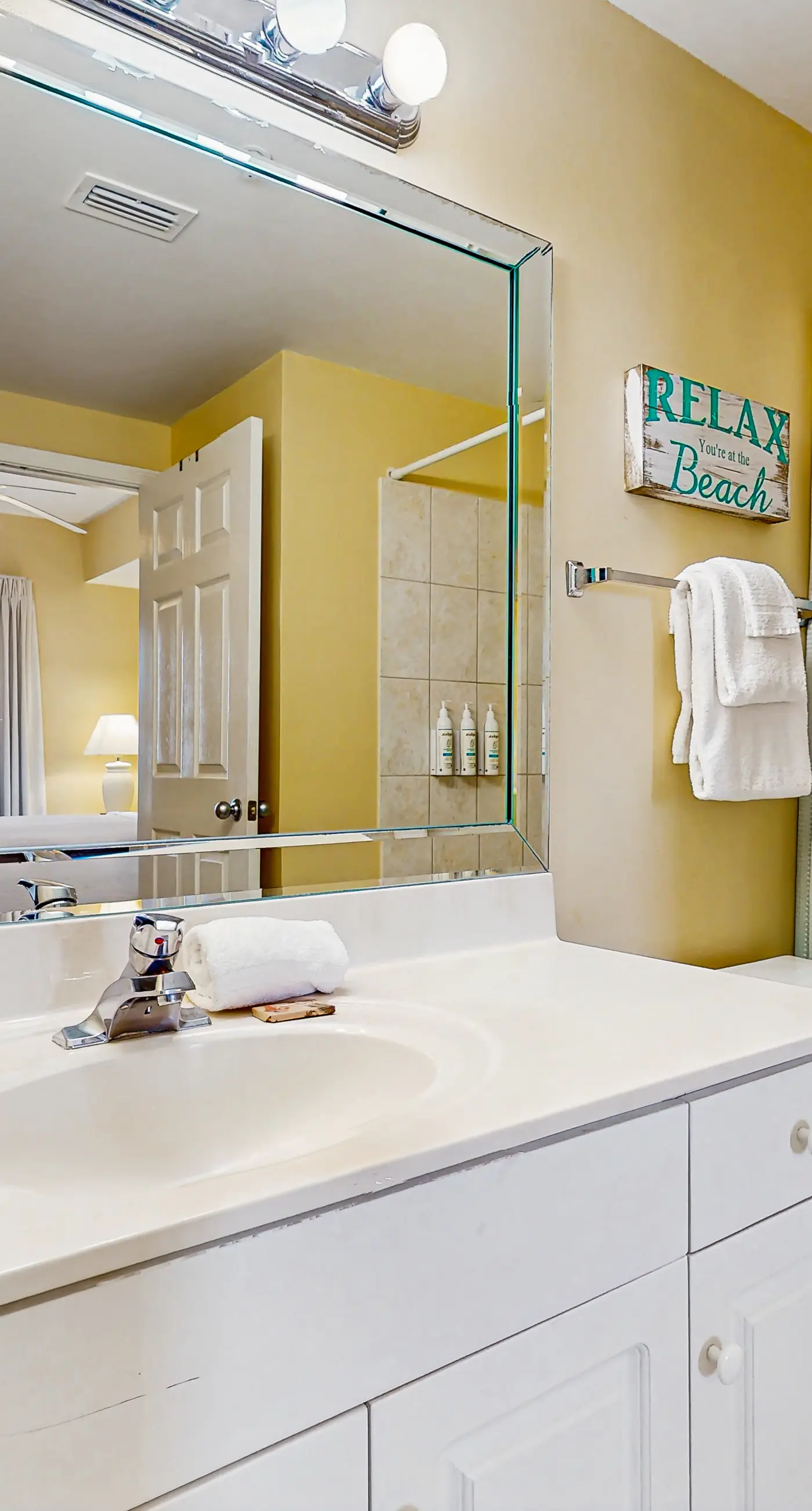 Large, beachfront condo w/ a furnished balcony, shared pools, hot tub, & tennis