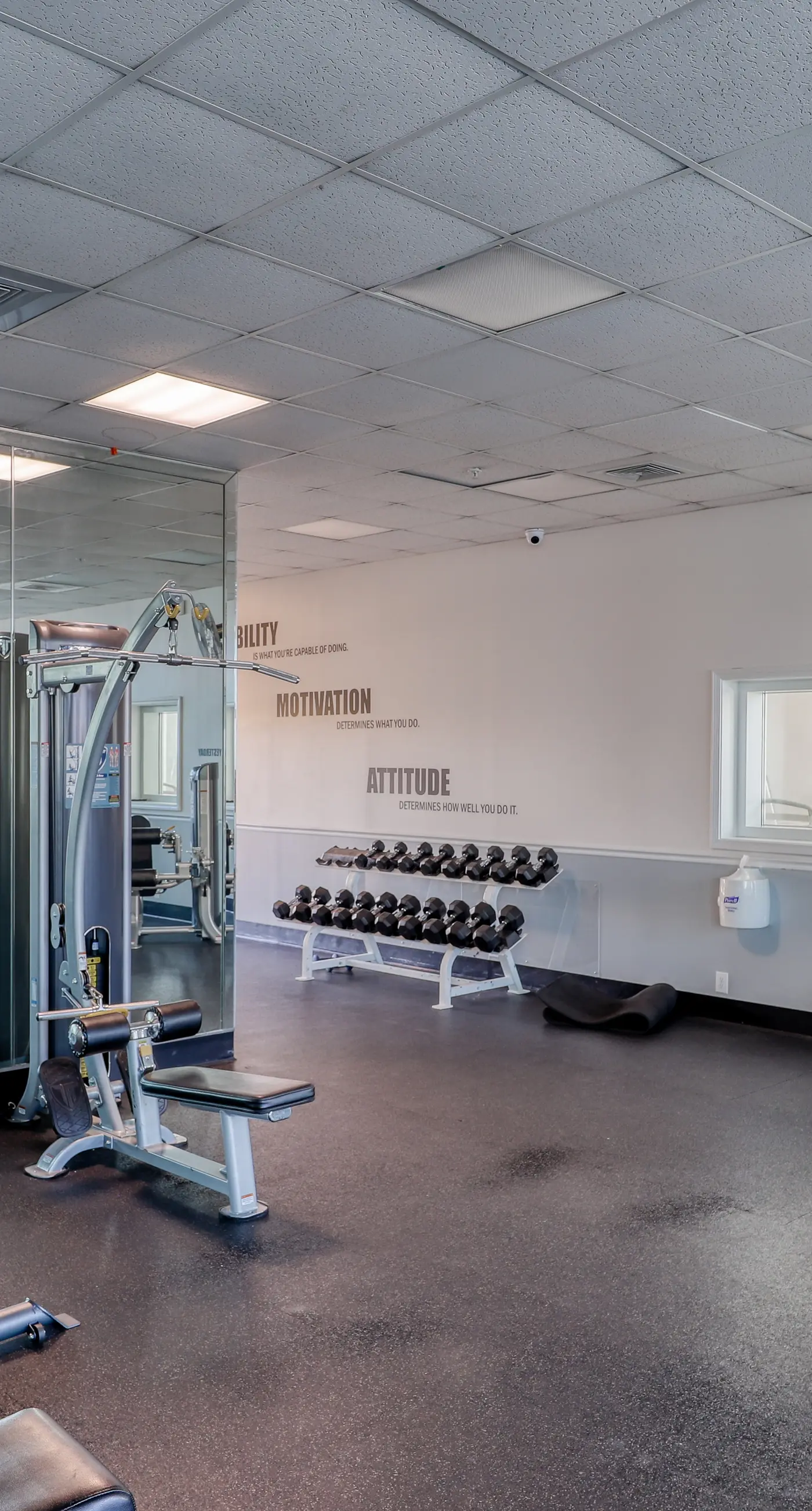 Large, beachfront condo w/ a furnished balcony, shared pools, hot tub, & tennis