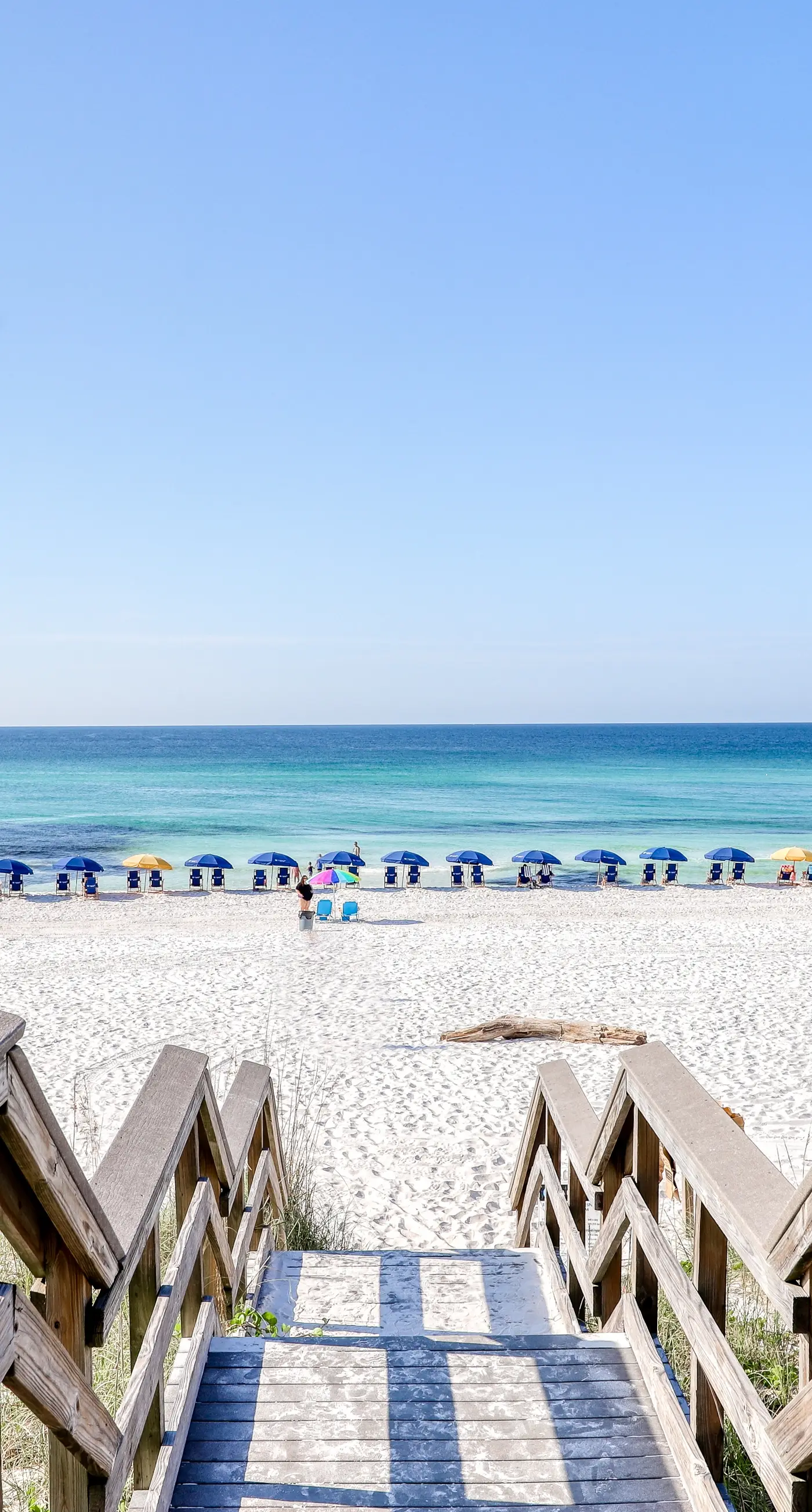 Large, beachfront condo w/ a furnished balcony, shared pools, hot tub, & tennis