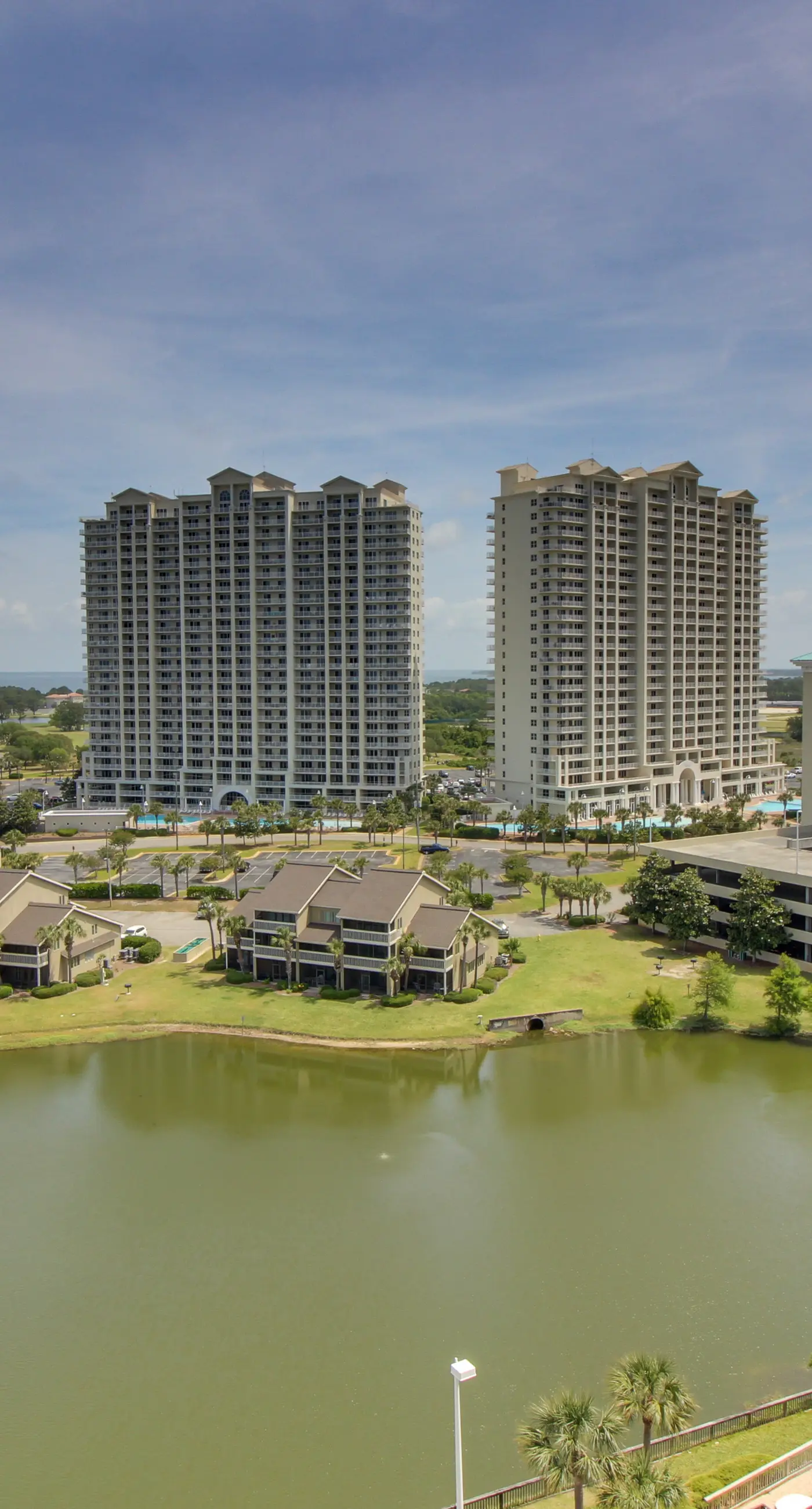 Large, beachfront condo w/ a furnished balcony, shared pools, hot tub, & tennis