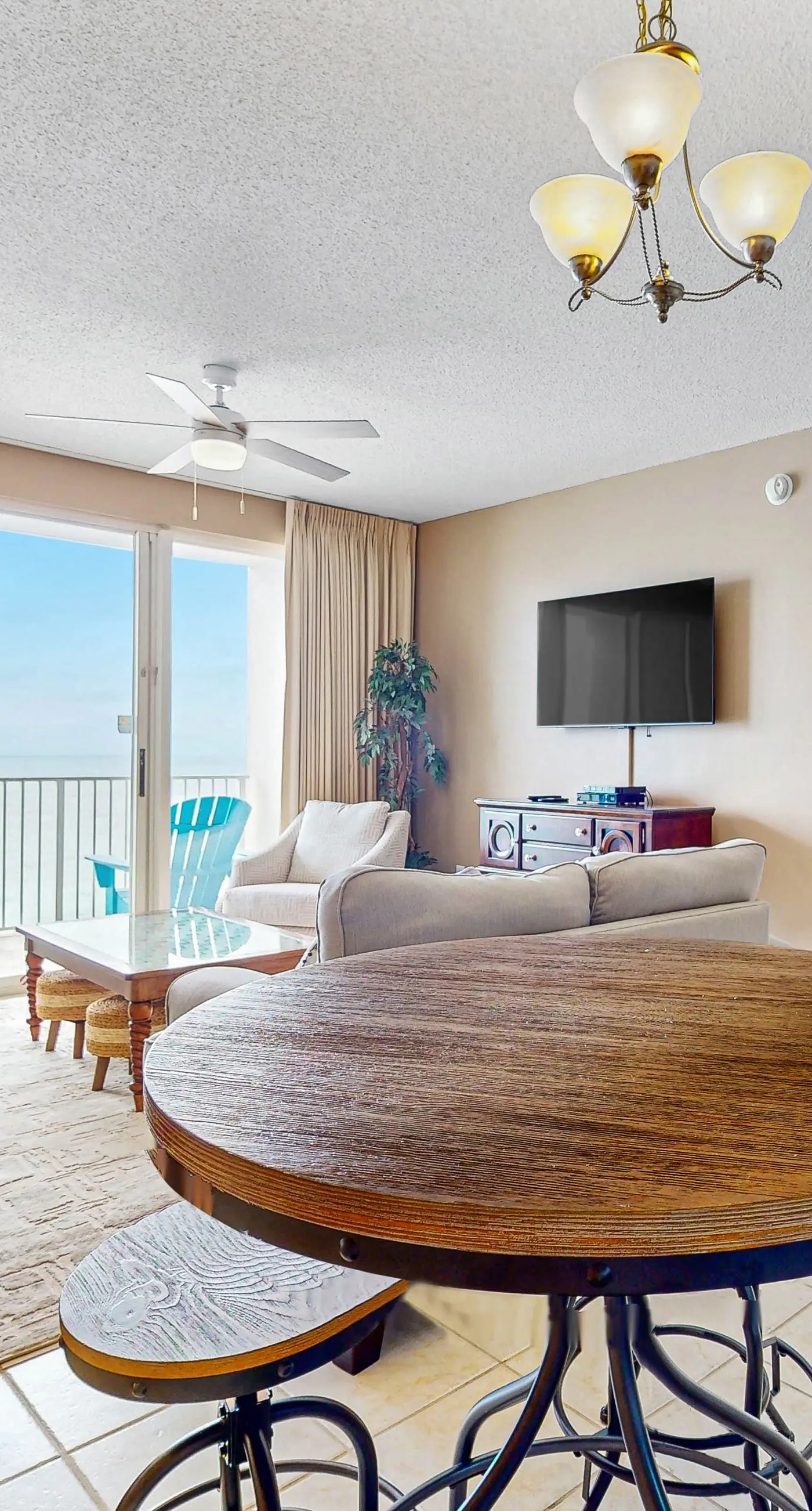 Oceanfront Condo with Views, Easy Beach Access, Shared Pool and Hot Tub, Tennis