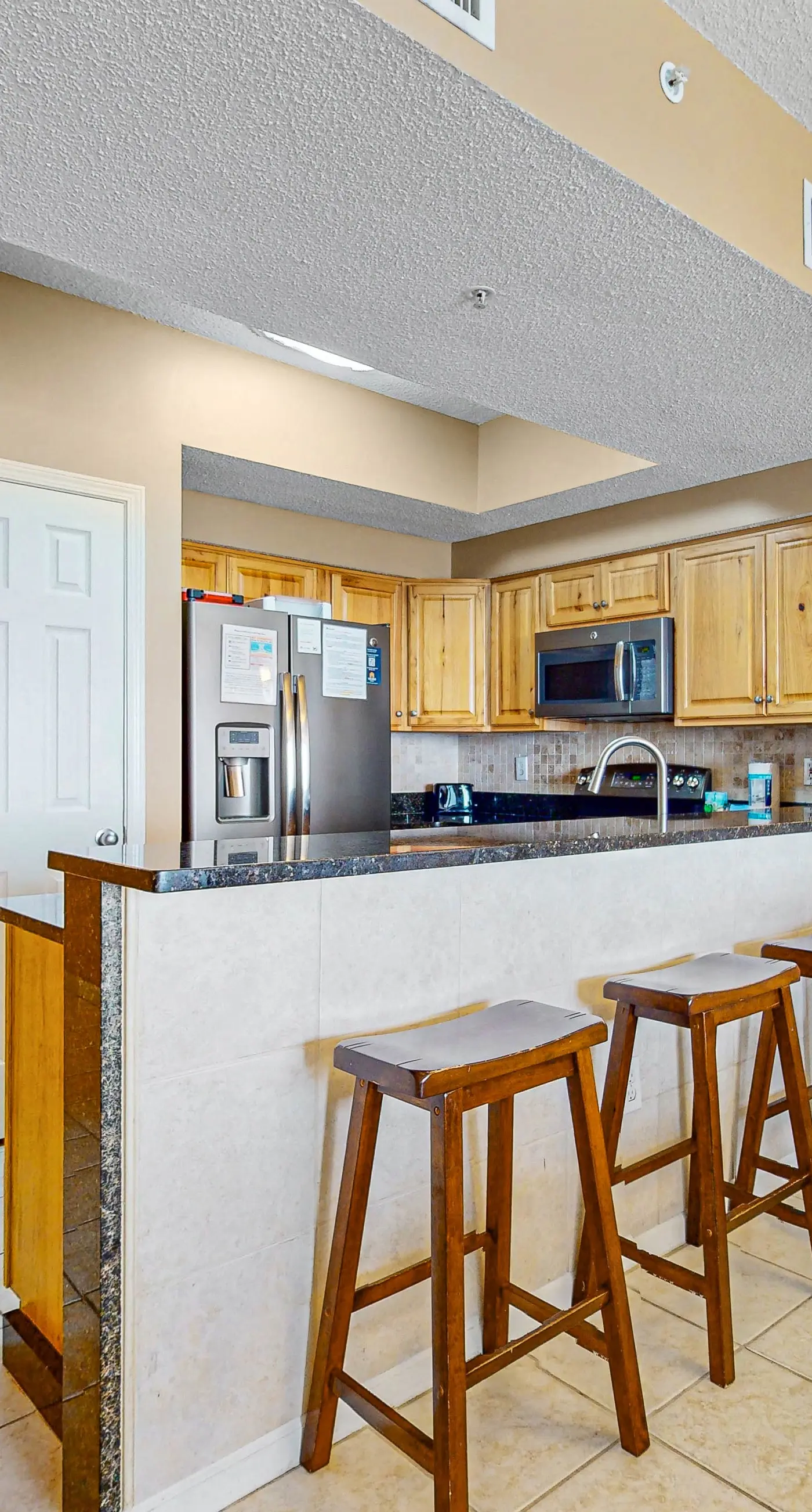 Oceanfront Condo with Views, Easy Beach Access, Shared Pool and Hot Tub, Tennis