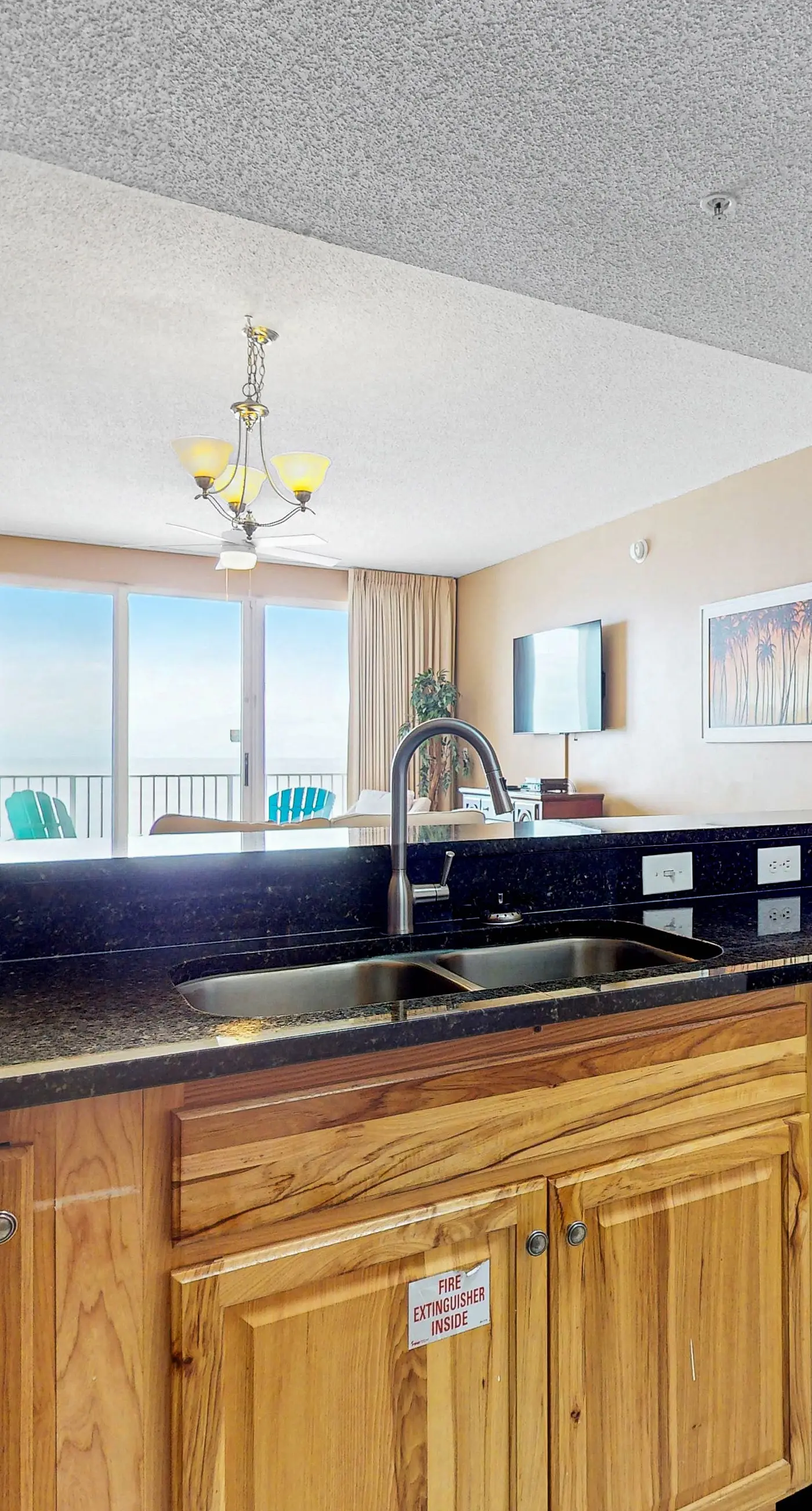 Oceanfront Condo with Views, Easy Beach Access, Shared Pool and Hot Tub, Tennis