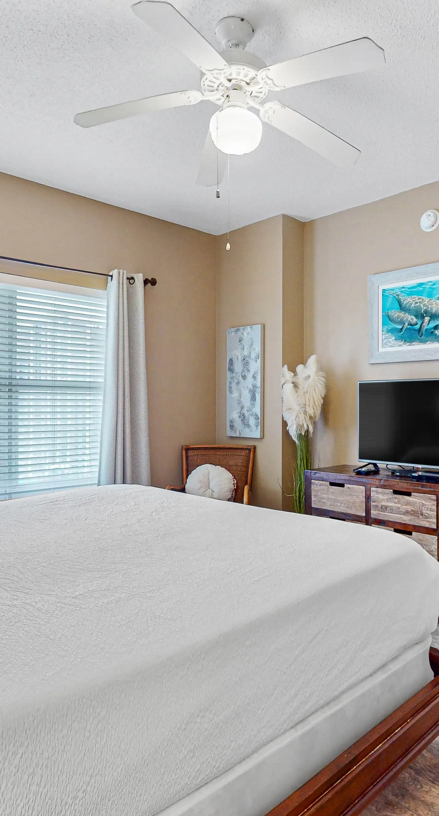 Oceanfront Condo with Views, Easy Beach Access, Shared Pool and Hot Tub, Tennis