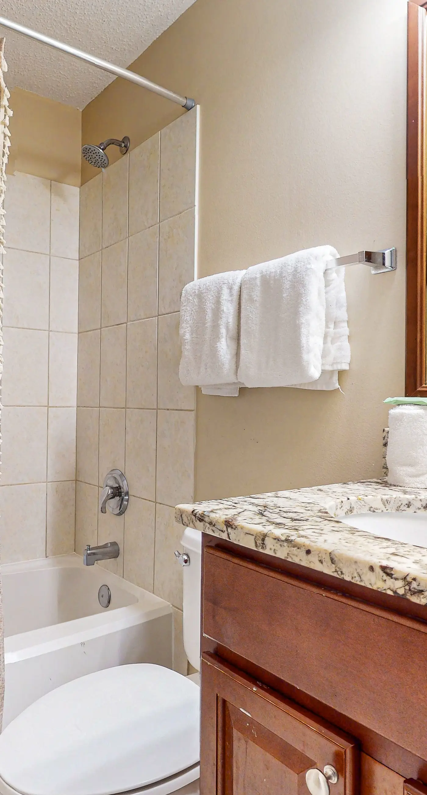 Oceanfront Condo with Views, Easy Beach Access, Shared Pool and Hot Tub, Tennis