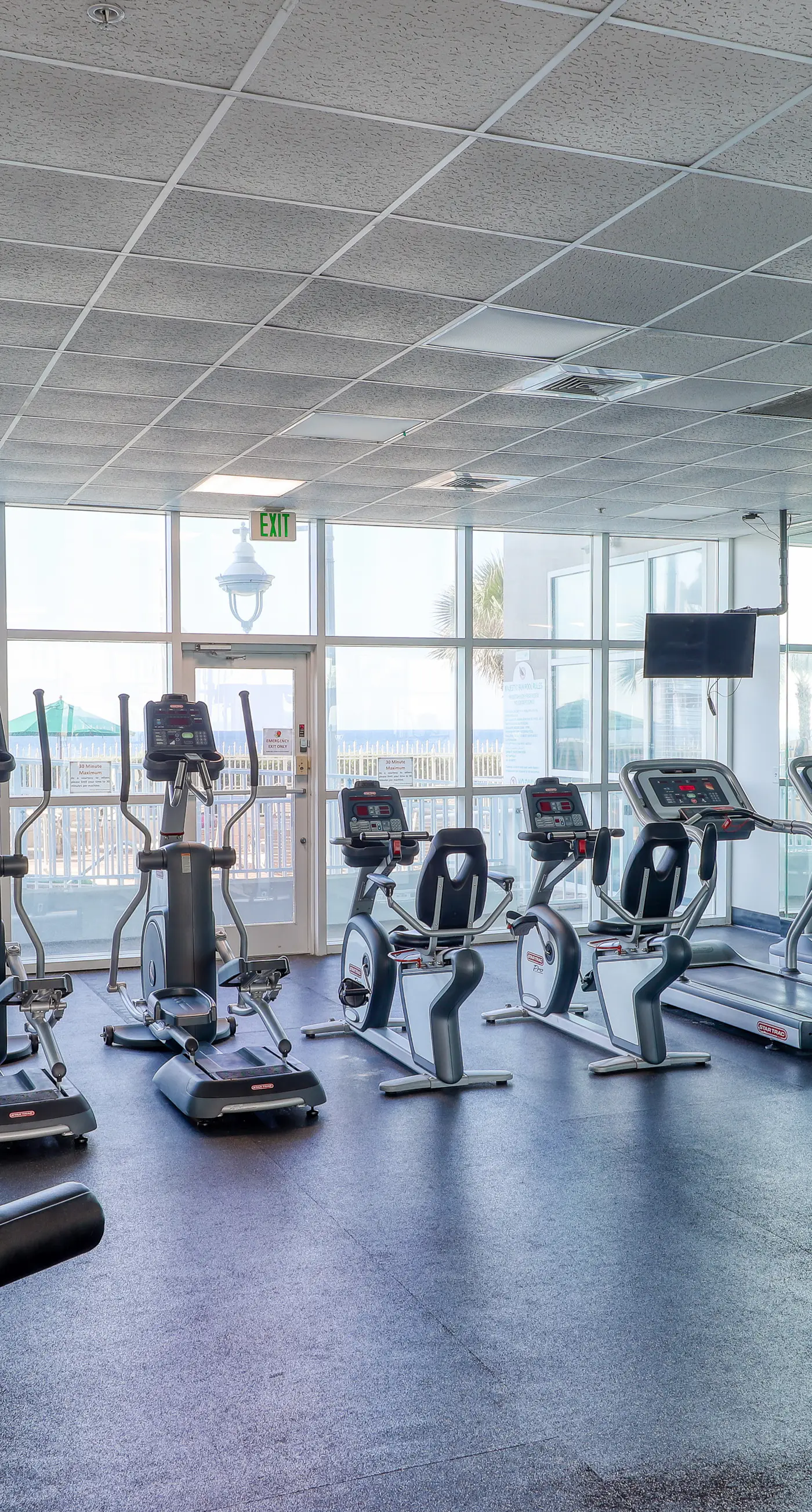 Oceanfront Condo with Views, Easy Beach Access, Shared Pool and Hot Tub, Tennis