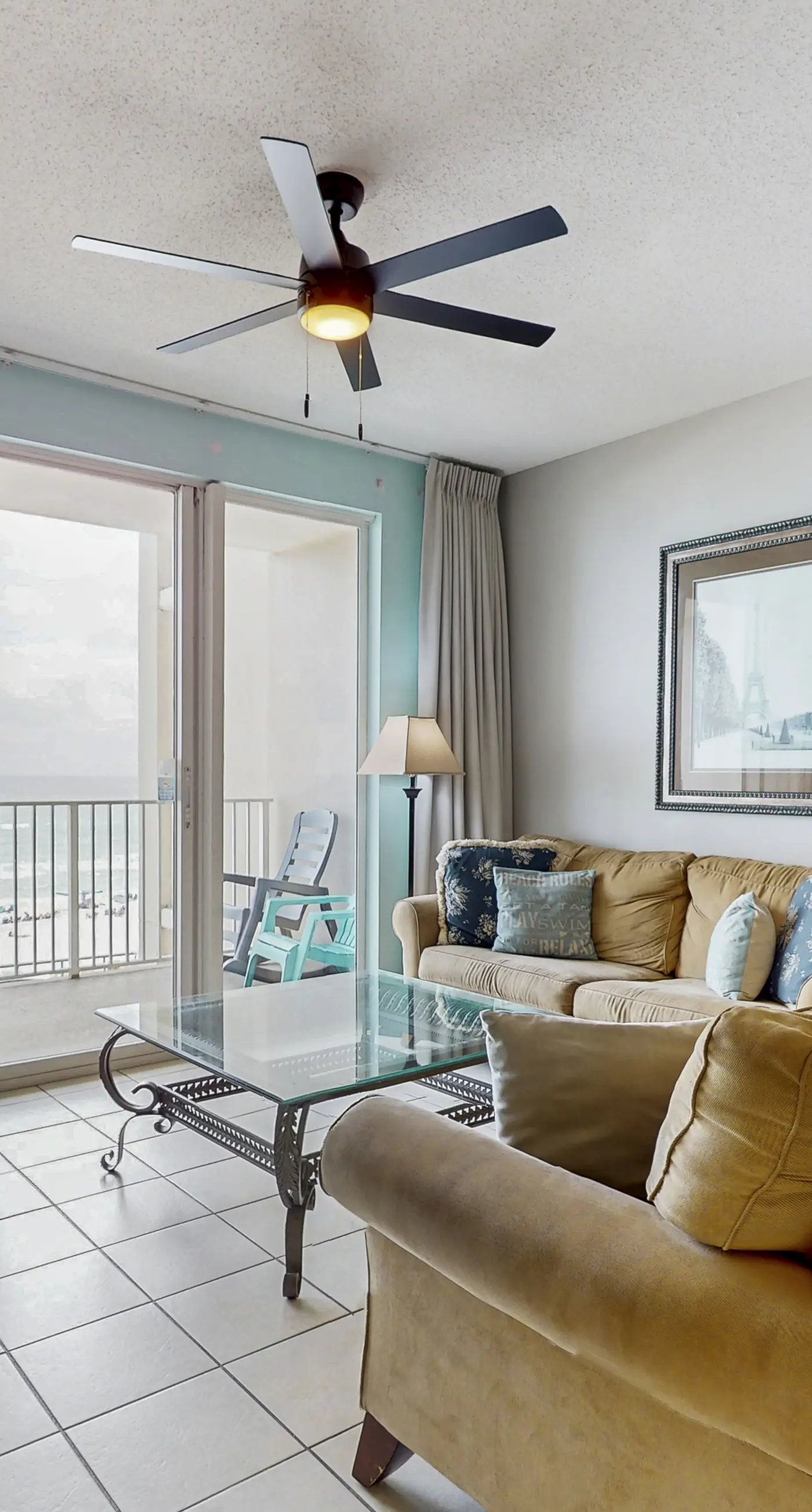 Modern, spacious unit, steps to the gulf, Close to entertainment