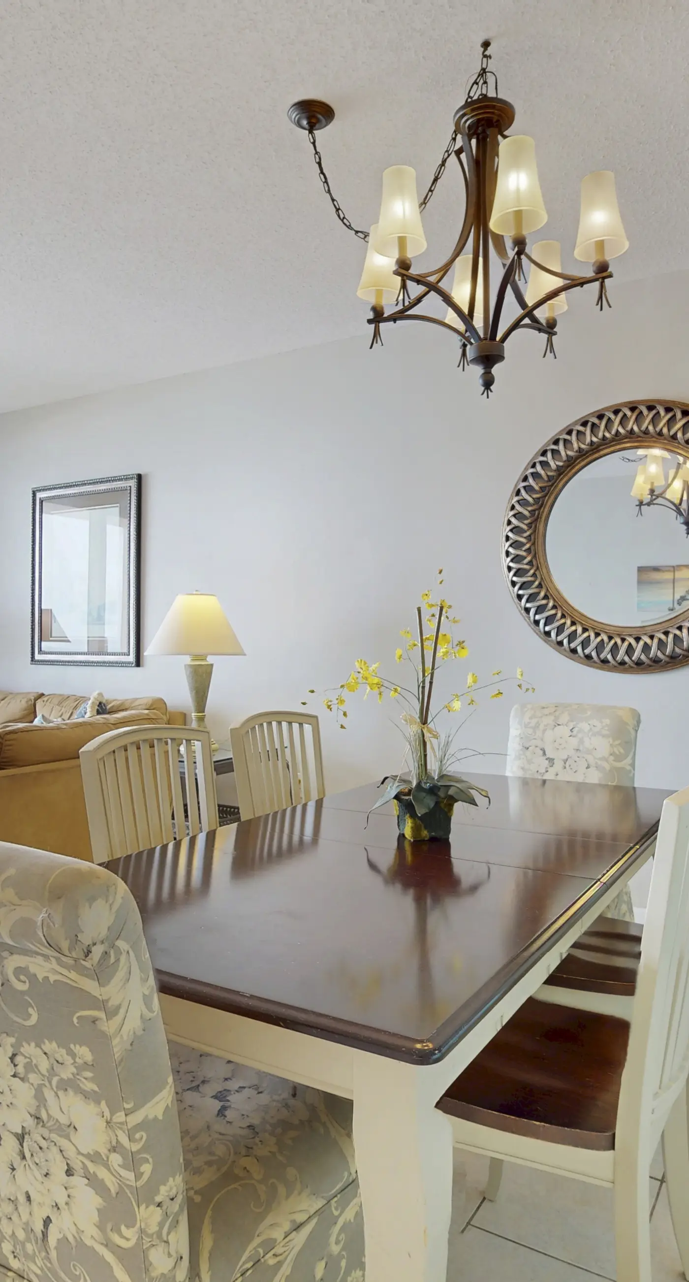 Modern, spacious unit, steps to the gulf, Close to entertainment