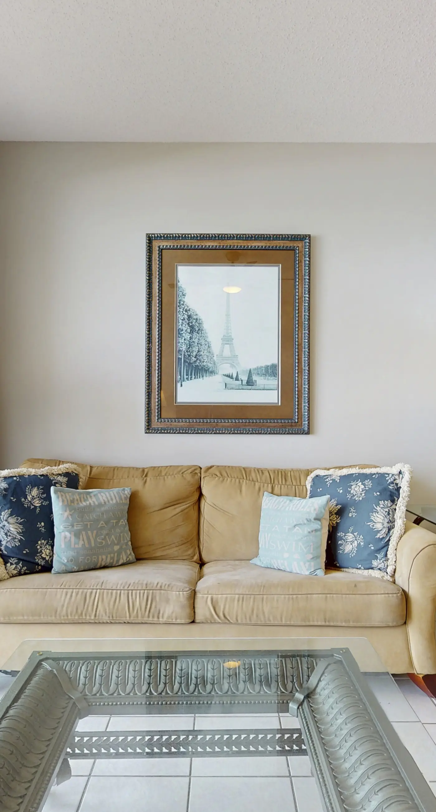 Modern, spacious unit, steps to the gulf, Close to entertainment