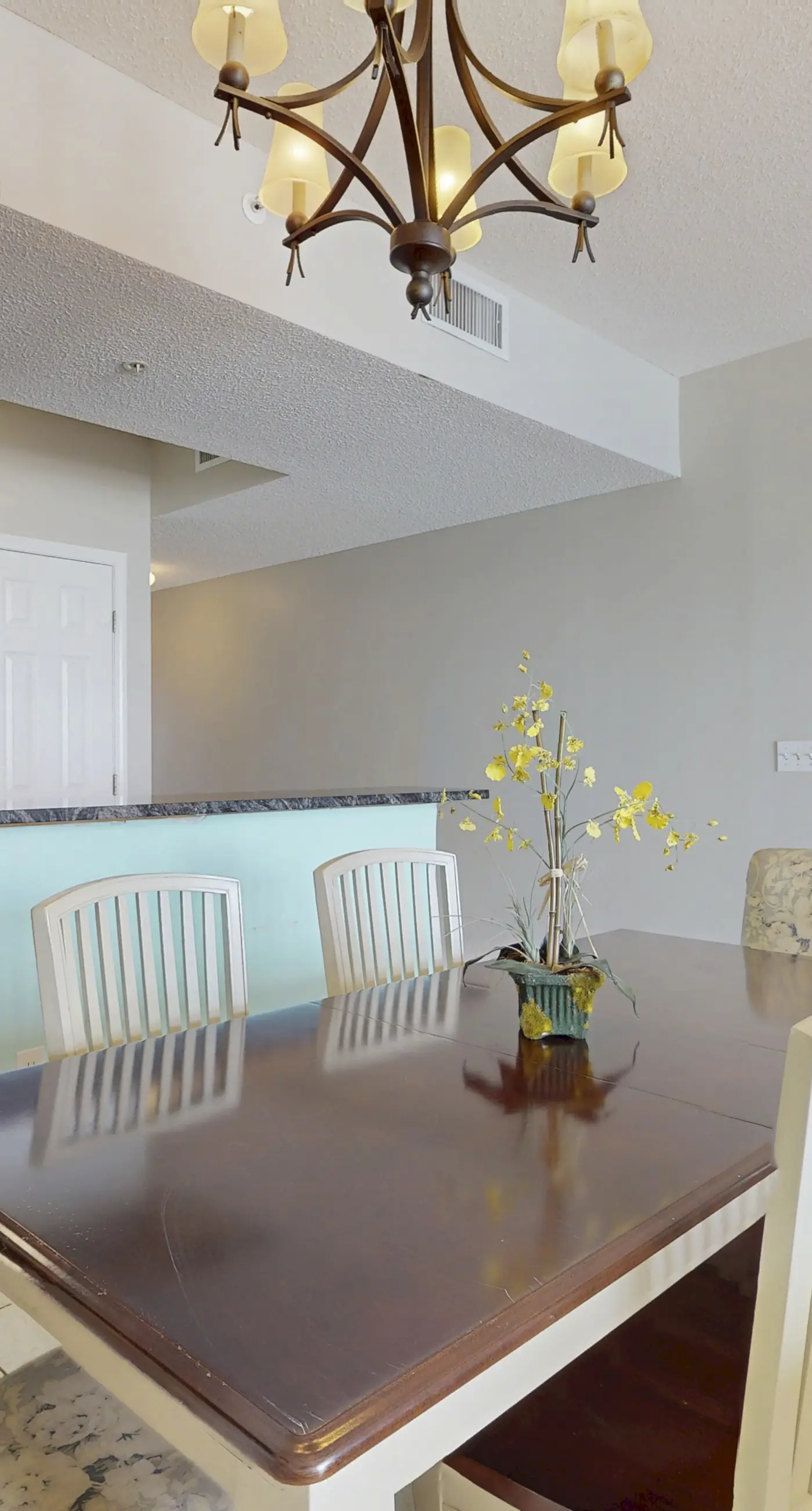 Modern, spacious unit, steps to the gulf, Close to entertainment