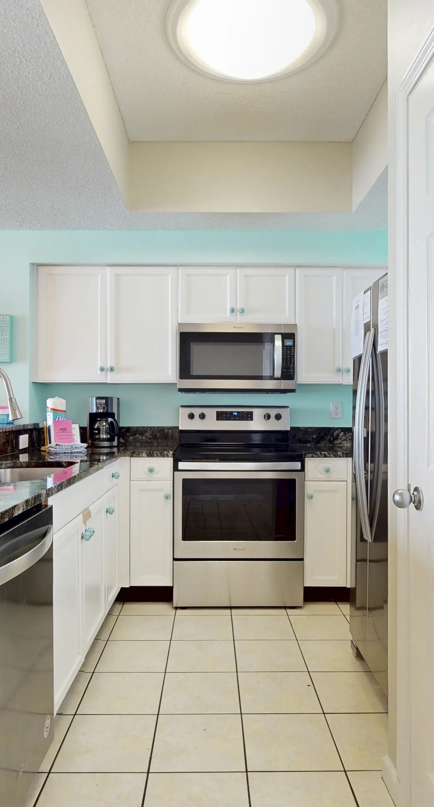 Modern, spacious unit, steps to the gulf, Close to entertainment