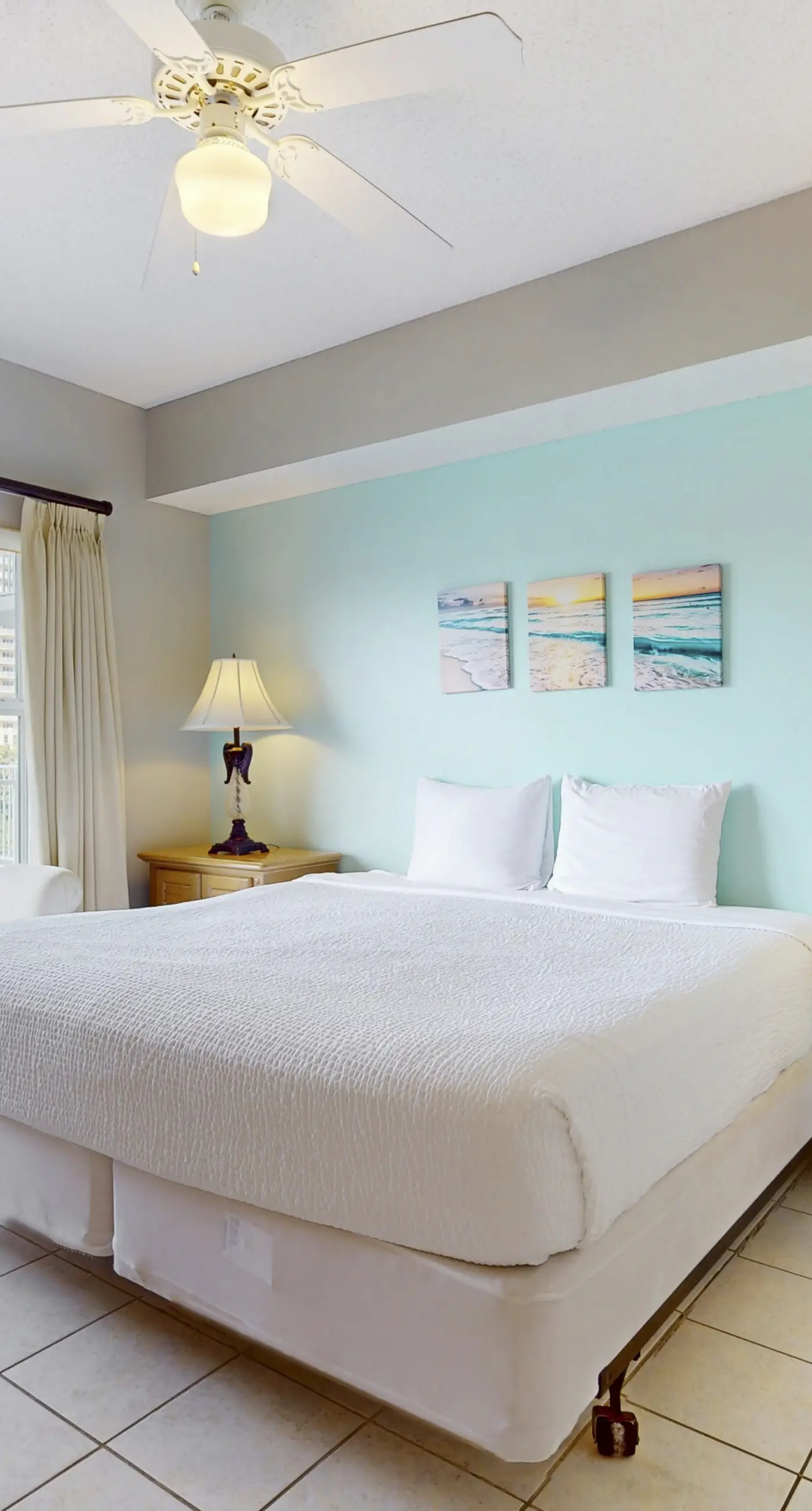 Modern, spacious unit, steps to the gulf, Close to entertainment