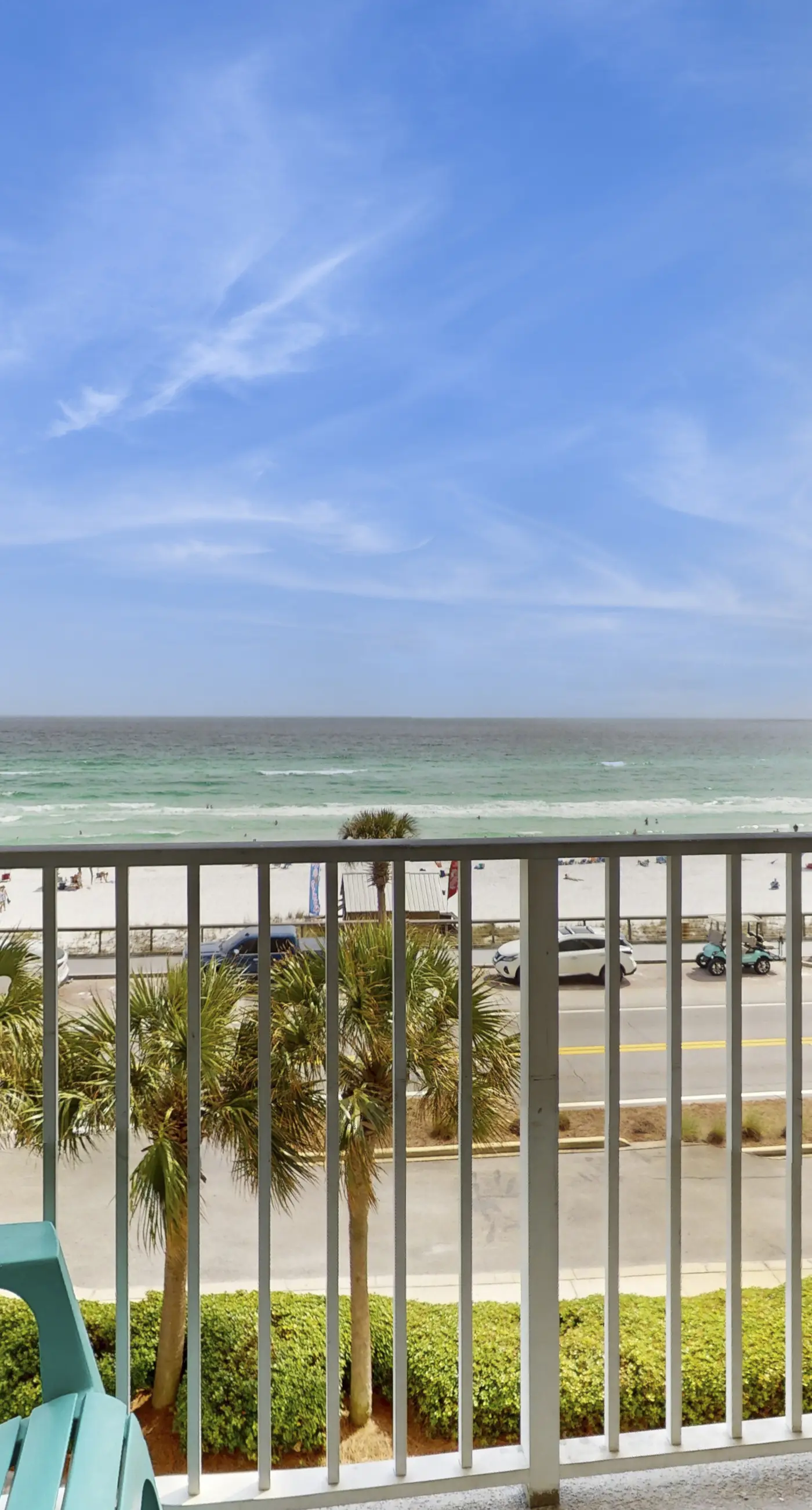 Modern, spacious unit, steps to the gulf, Close to entertainment