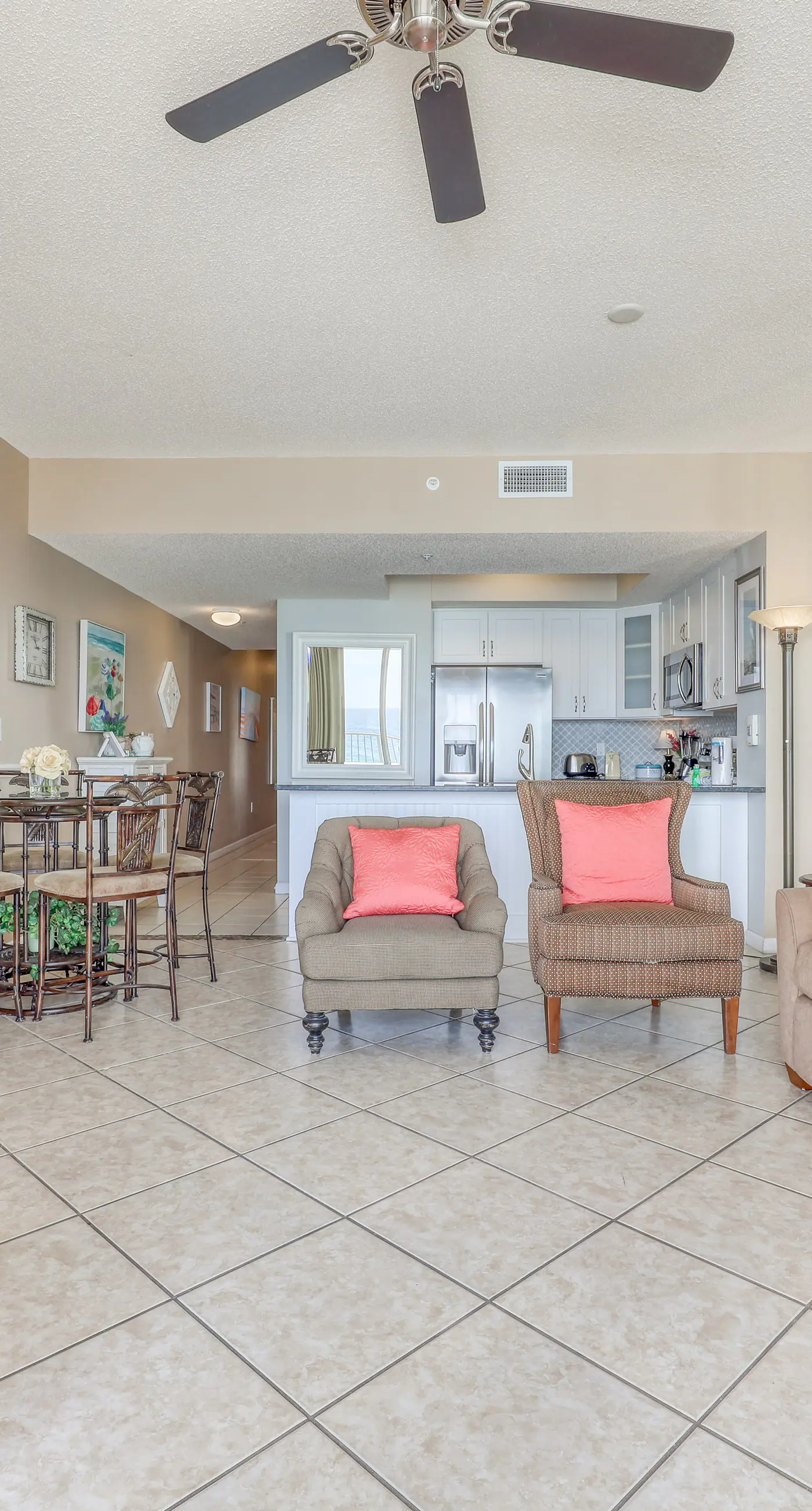Open, airy condo, Indoor/outdoor pool & hot tub, Close to dining