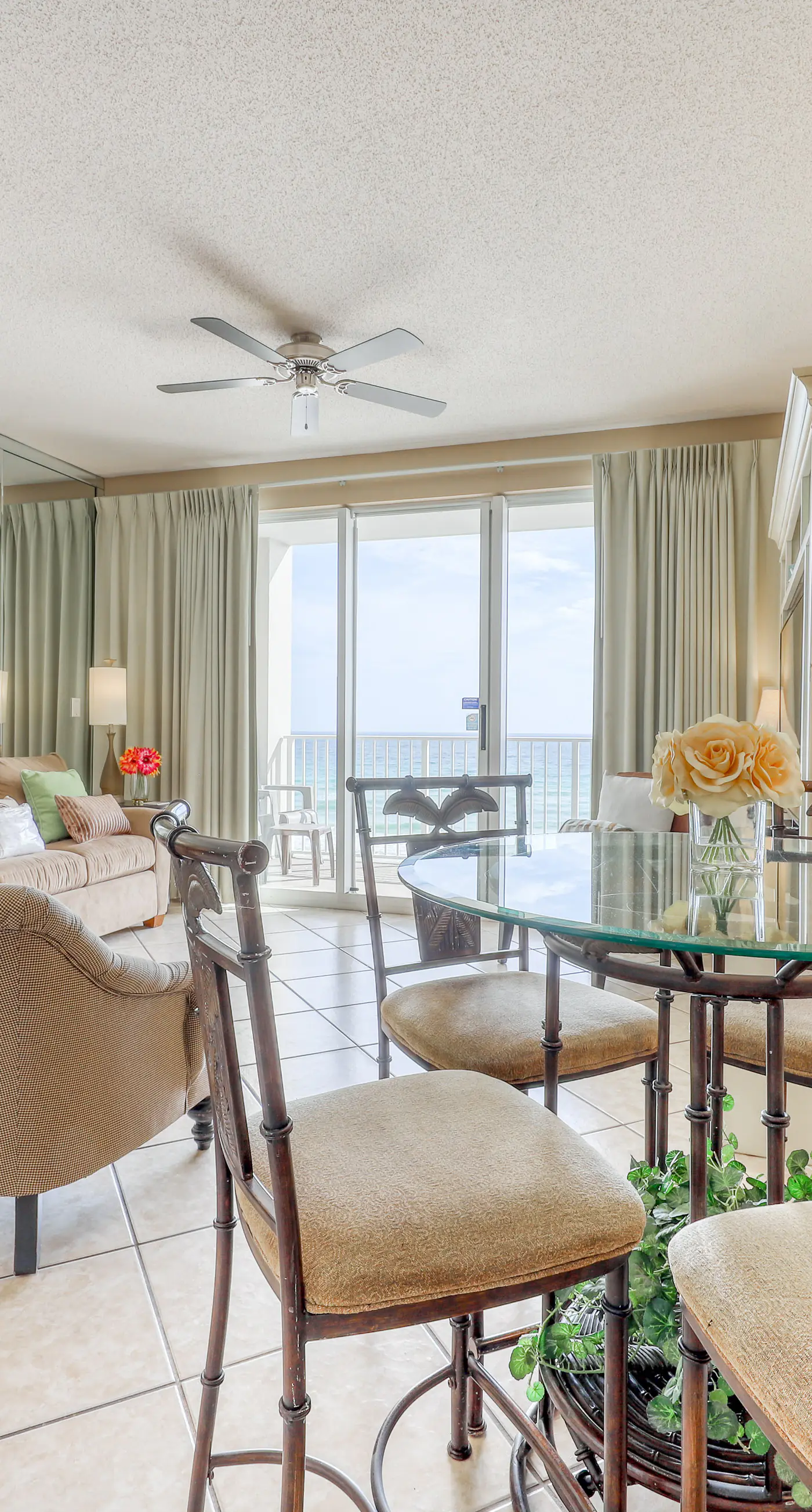 Open, airy condo, Indoor/outdoor pool & hot tub, Close to dining