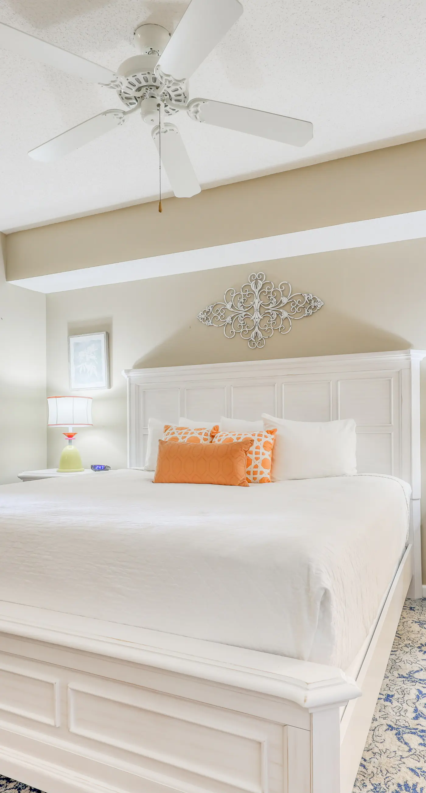 Open, airy condo, Indoor/outdoor pool & hot tub, Close to dining