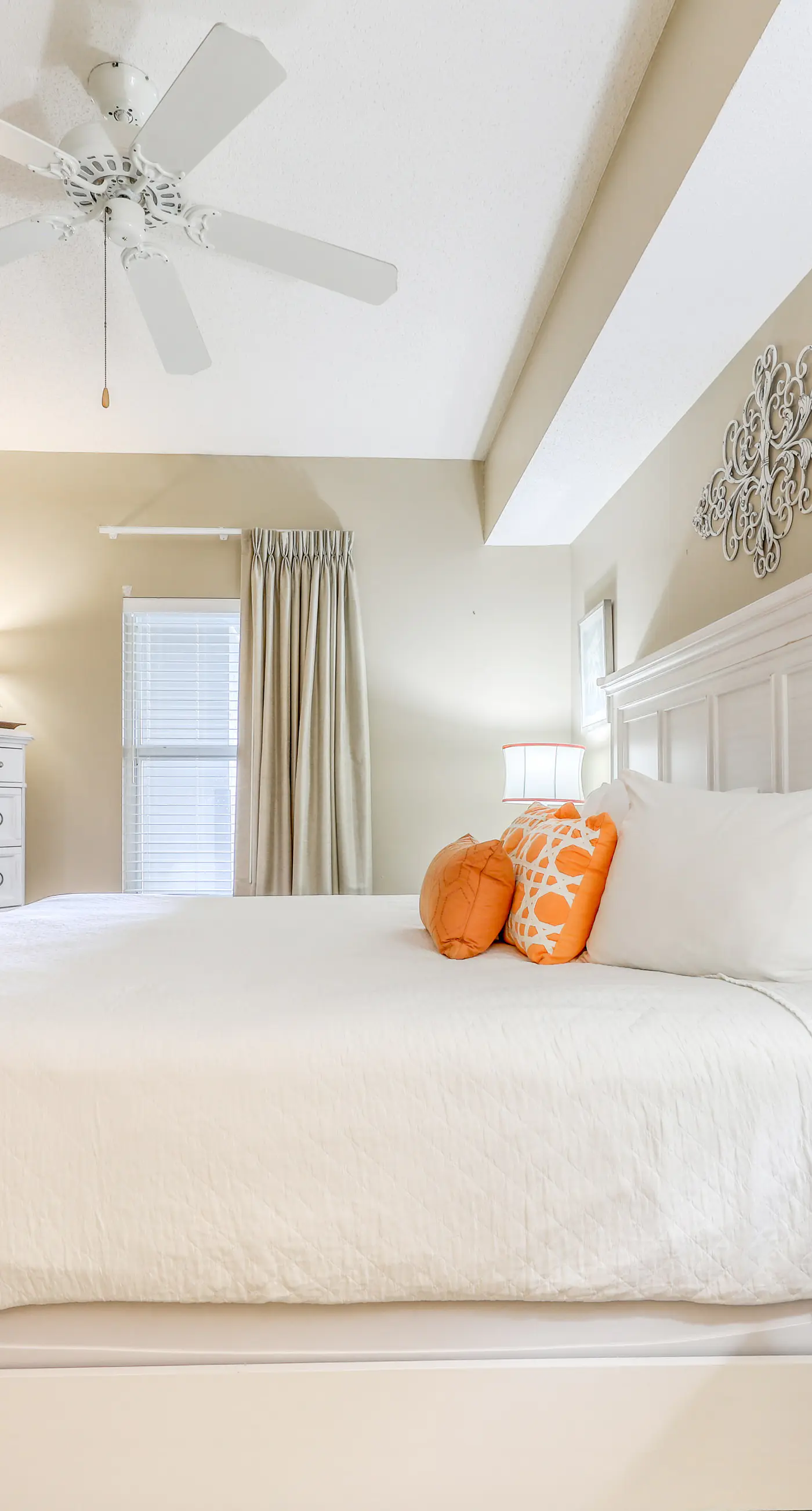 Open, airy condo, Indoor/outdoor pool & hot tub, Close to dining