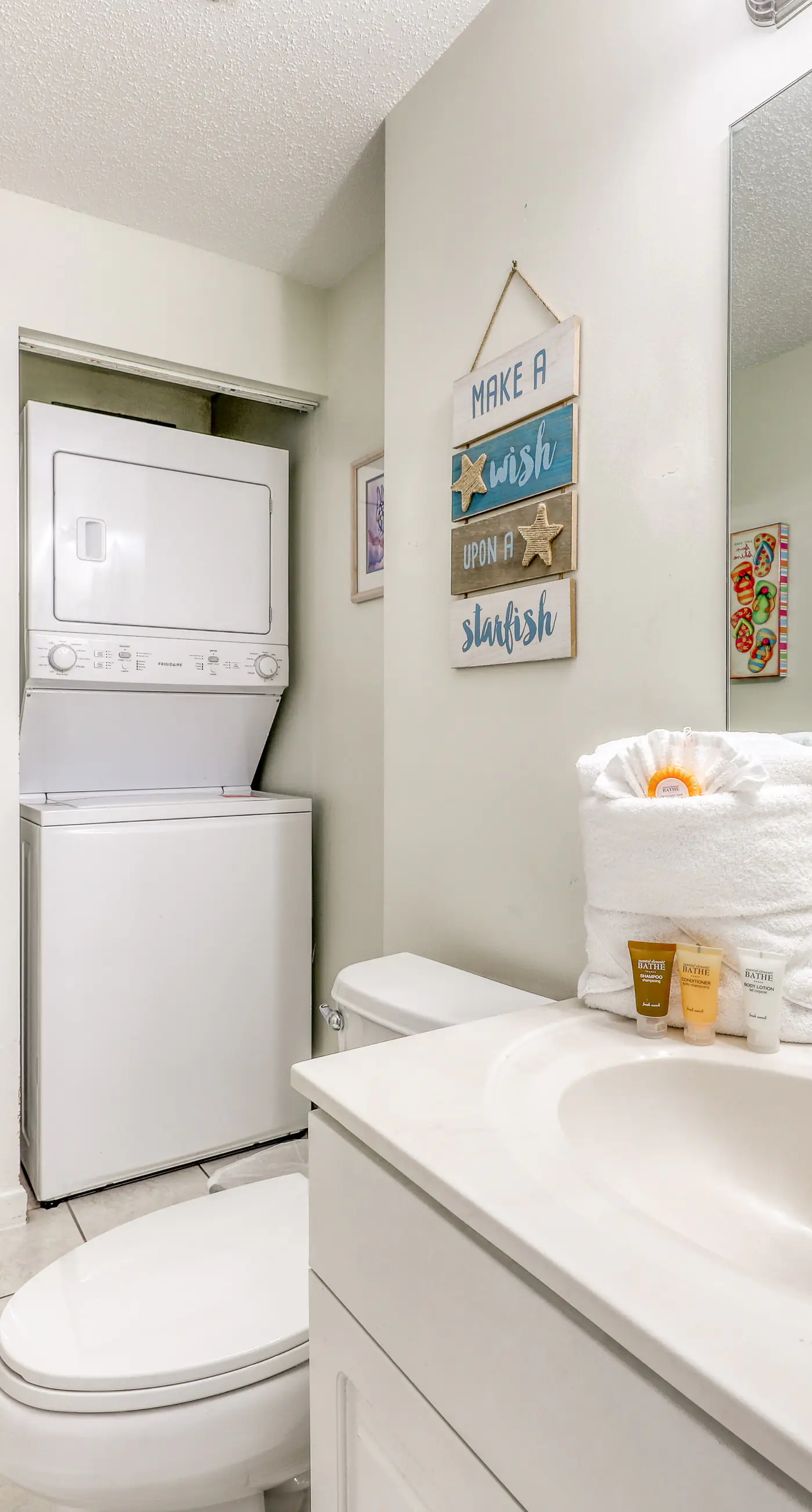 Open, airy condo, Indoor/outdoor pool & hot tub, Close to dining