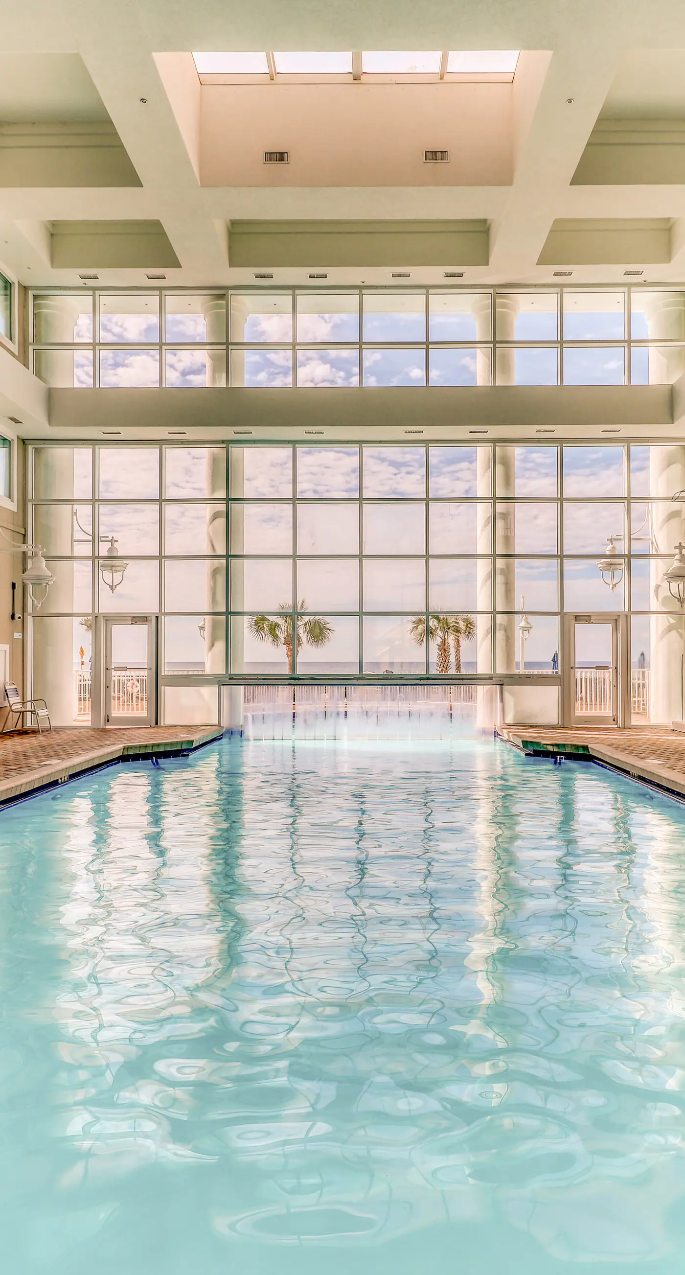 Open, airy condo, Indoor/outdoor pool & hot tub, Close to dining