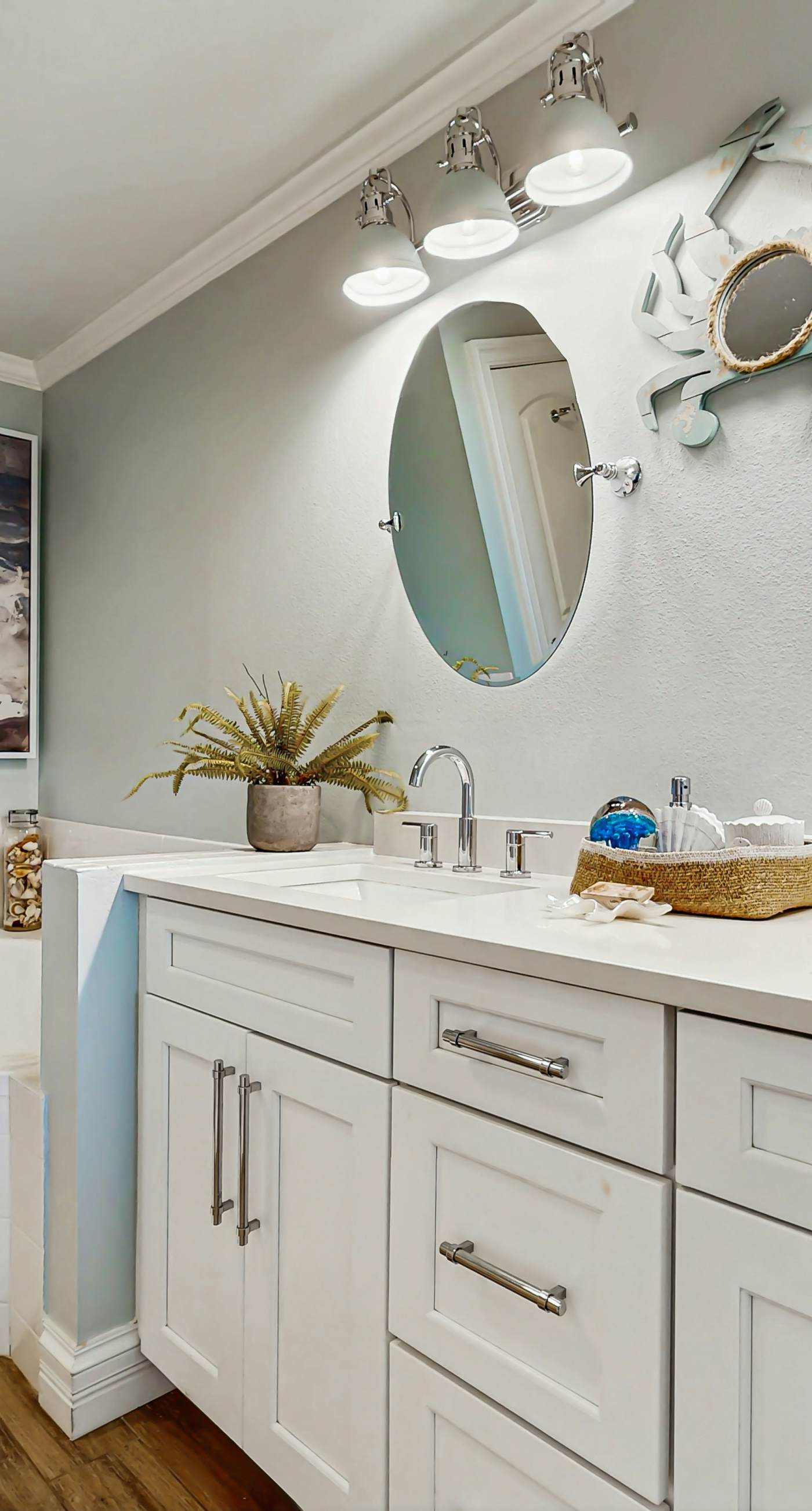 Gulf-front condo with balcony and access to pools, hot tub, gym, & private beach