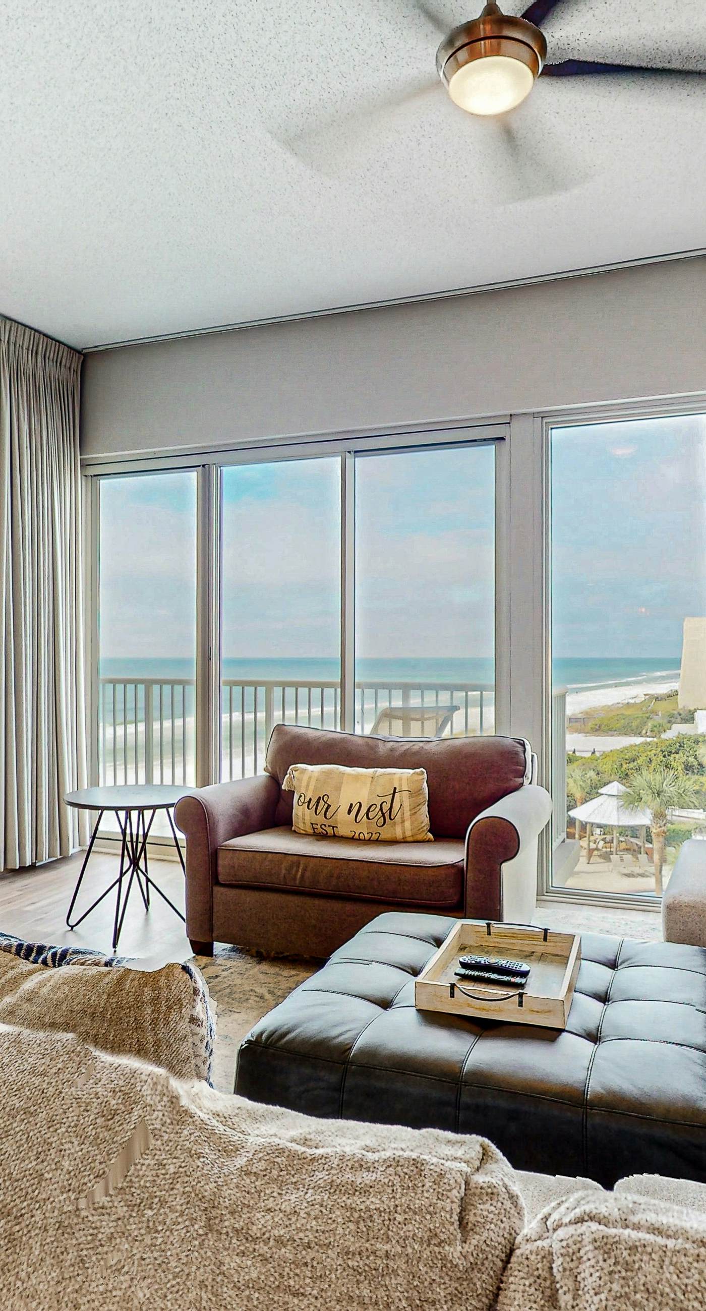 Newly-renovated top-floor condo with a beach & Gulf view, lagoon pool, & hot tub