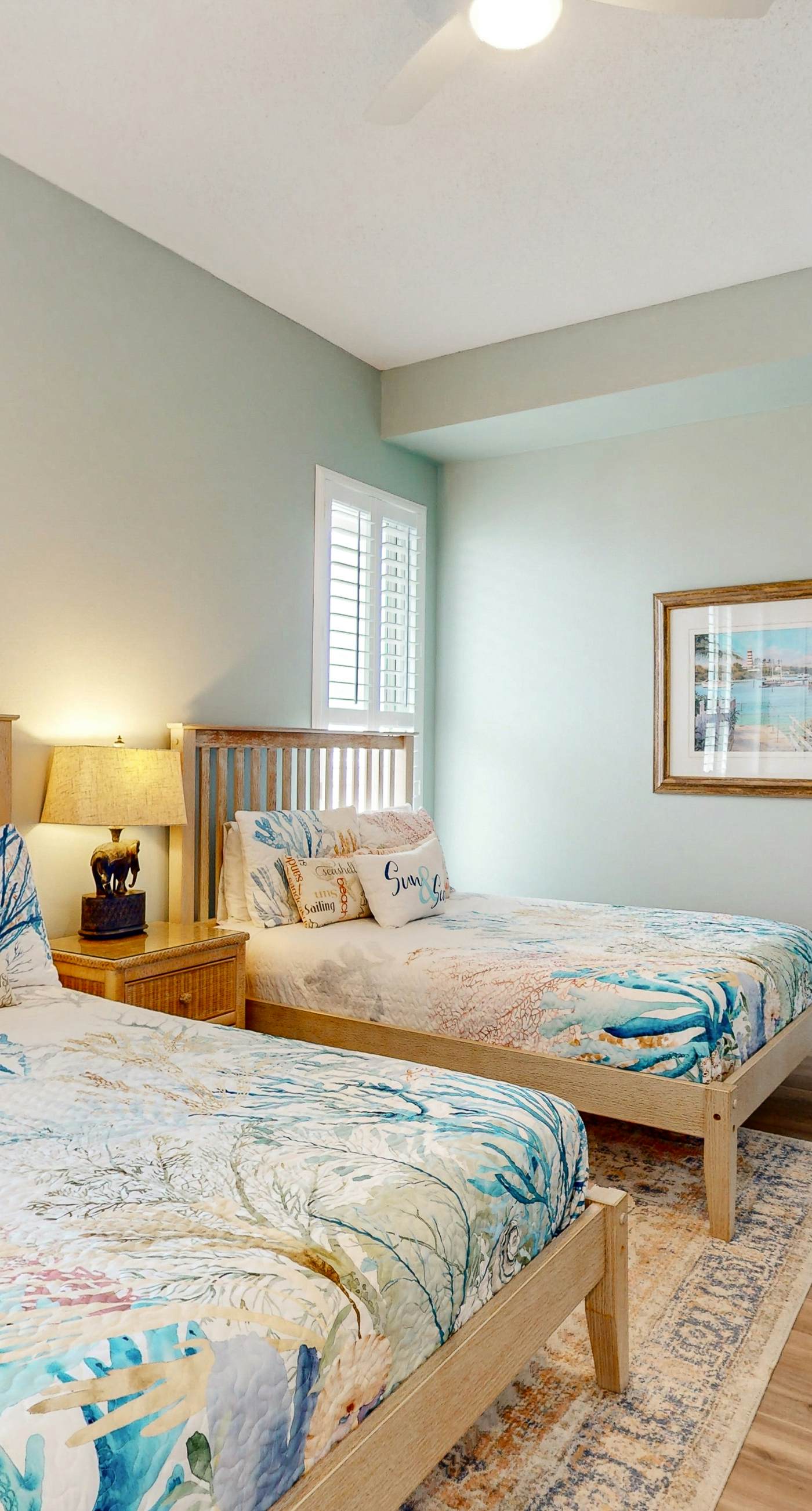 Newly-renovated top-floor condo with a beach & Gulf view, lagoon pool, & hot tub