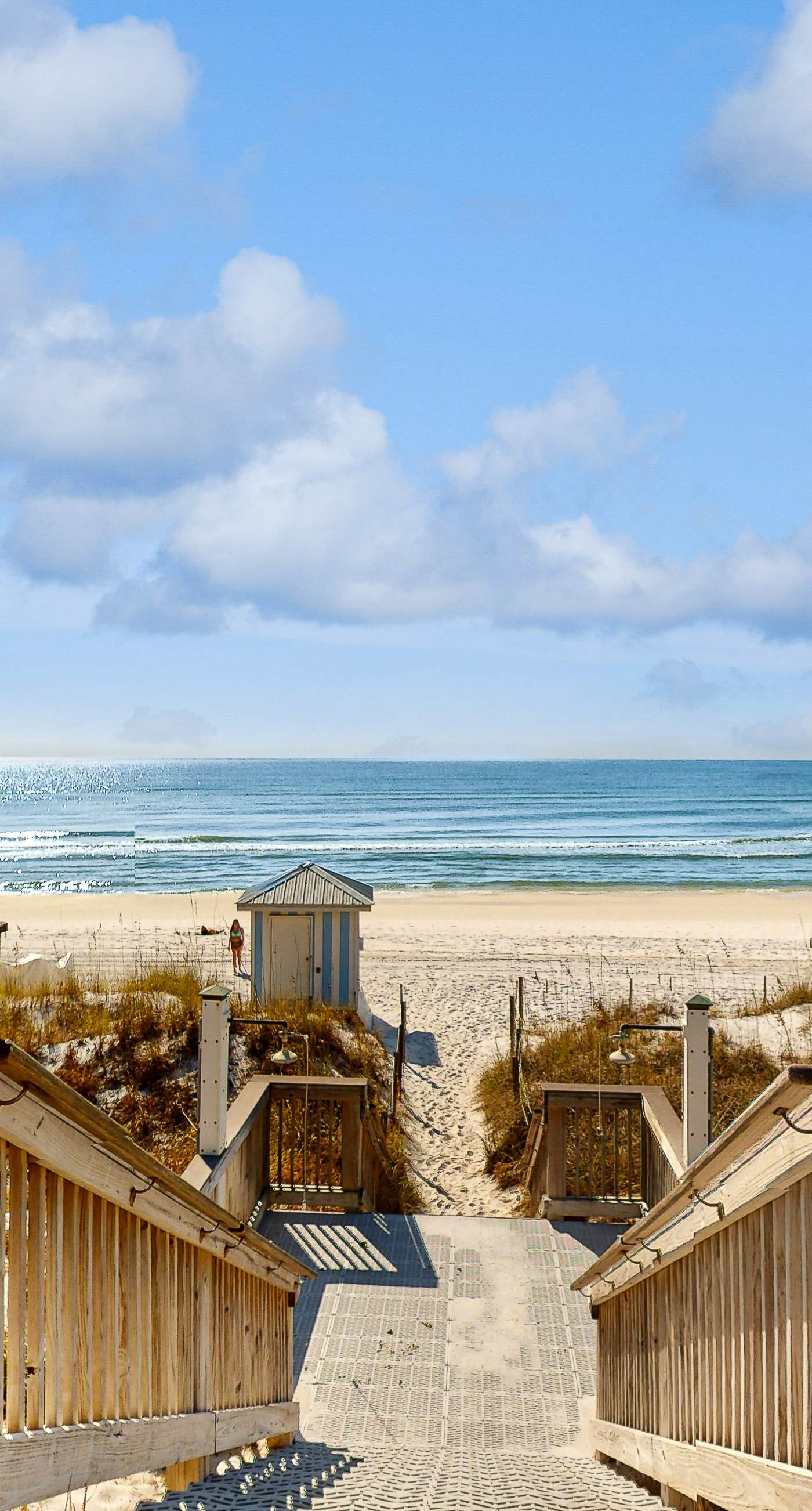 Newly-renovated top-floor condo with a beach & Gulf view, lagoon pool, & hot tub